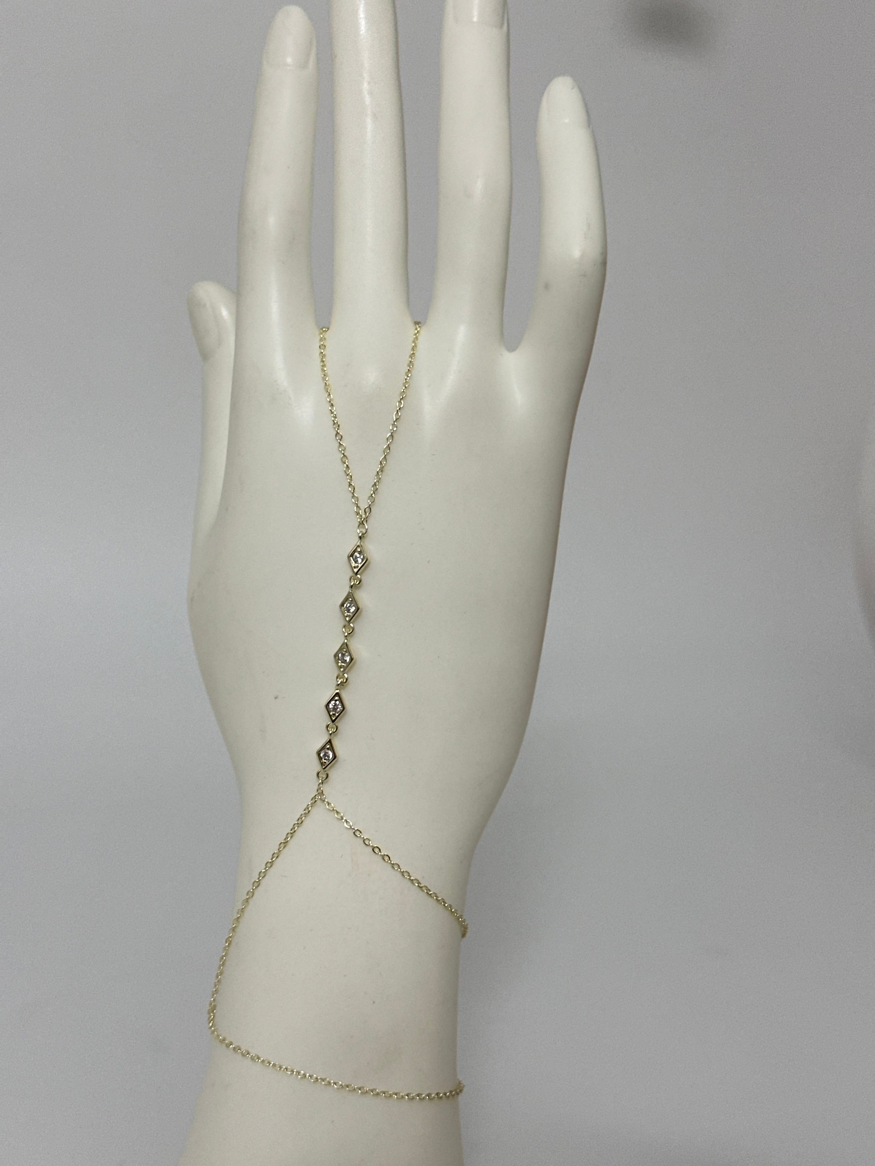 Üçgen Taş Şahmeran