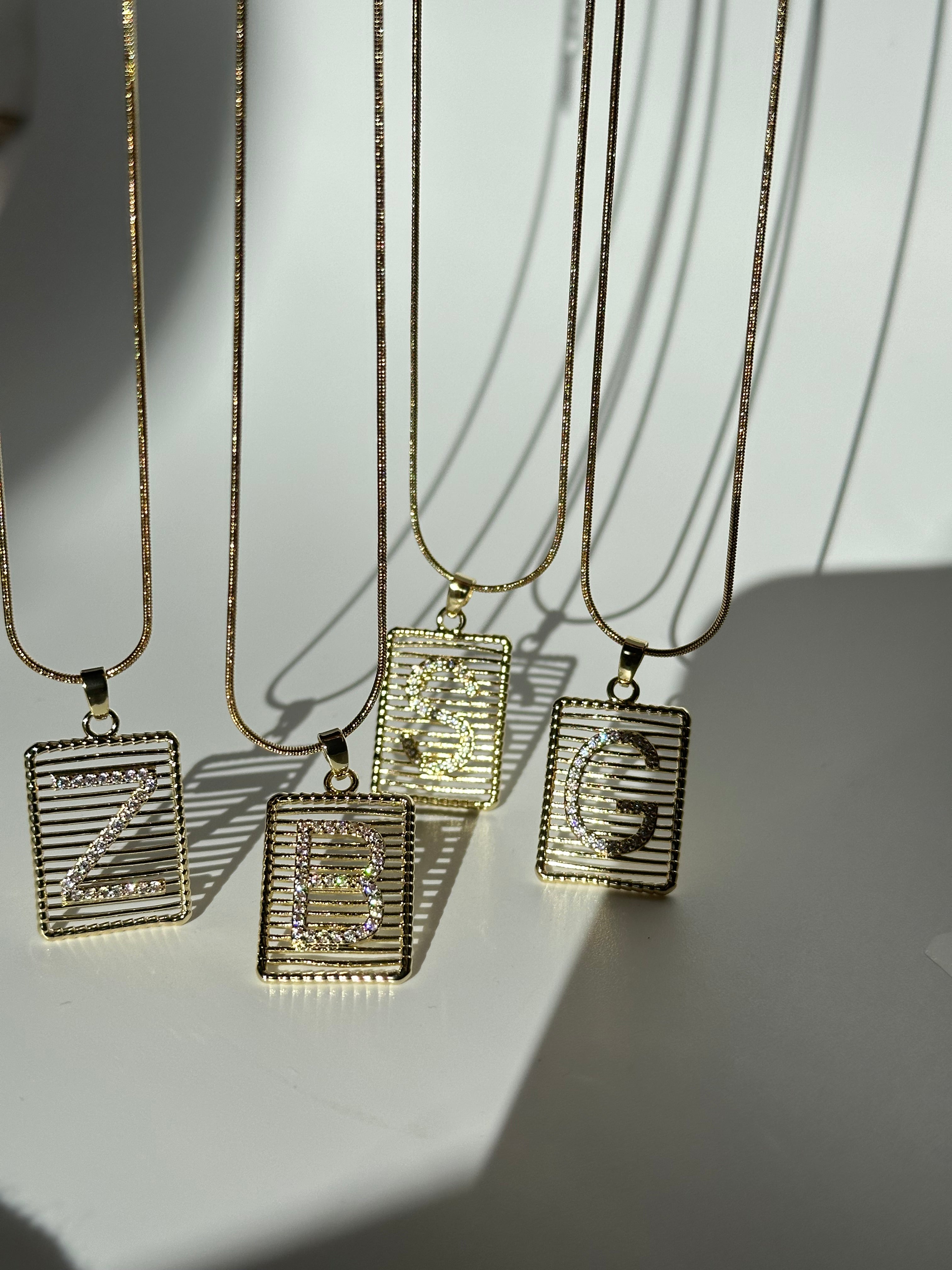 Zirkon Taş Izgara Plaka Harf Çelik Kolye