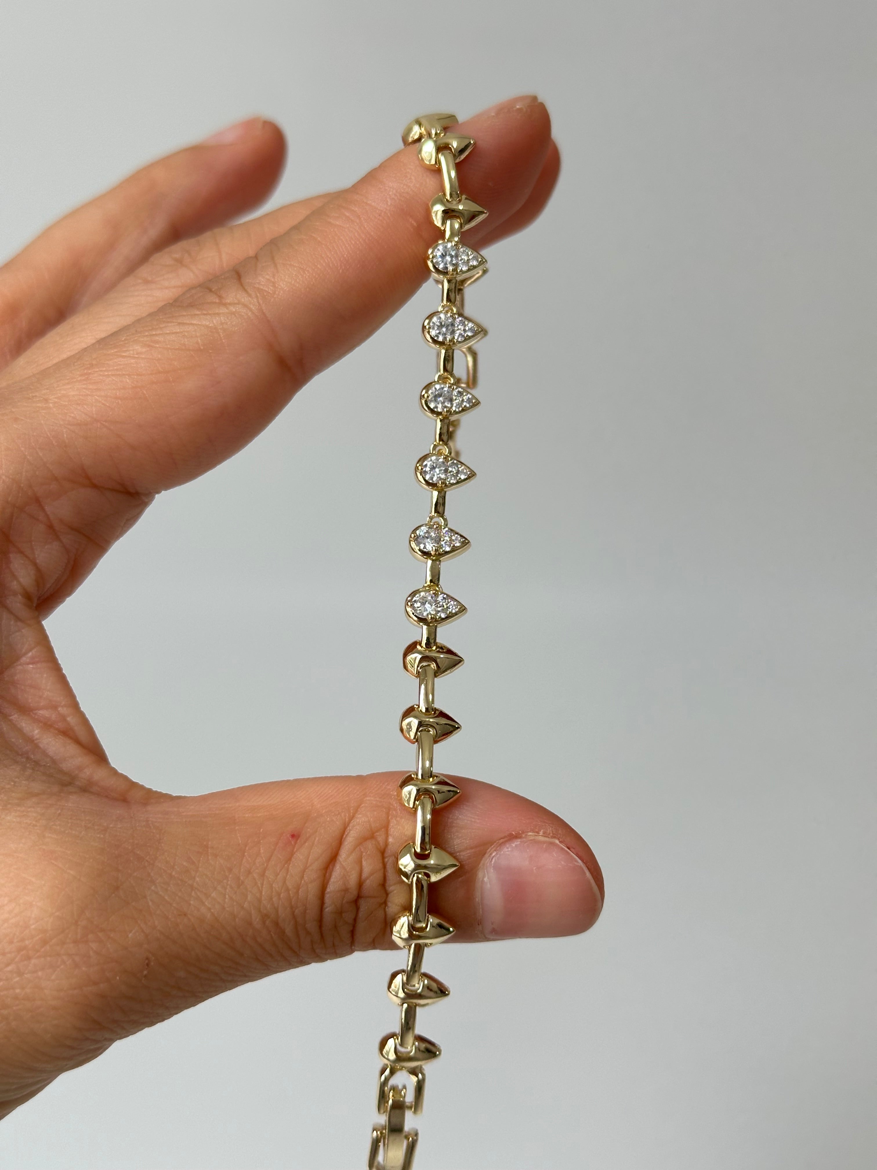 Quensy Elmas Taş Montur Bileklik