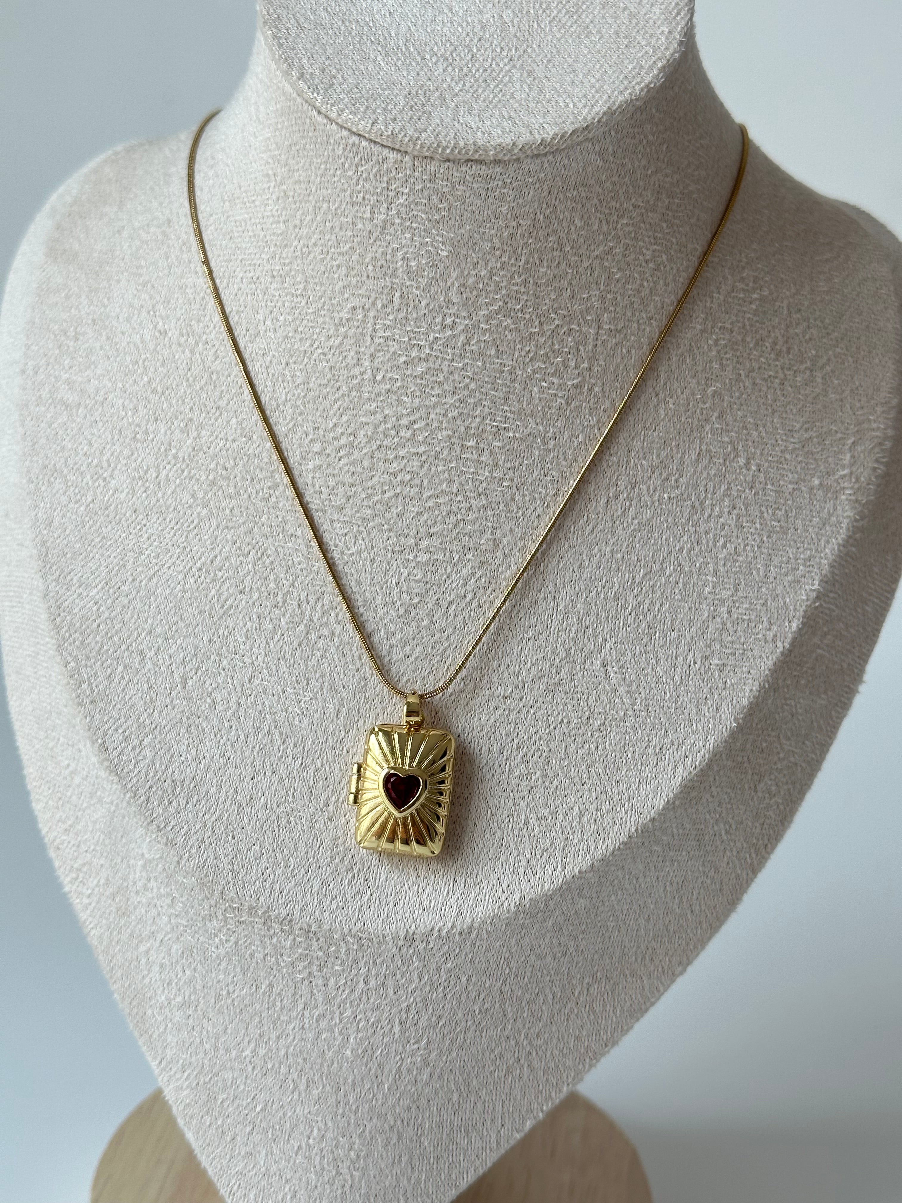 Kalp Taşlı Anı Kolyesi çelik