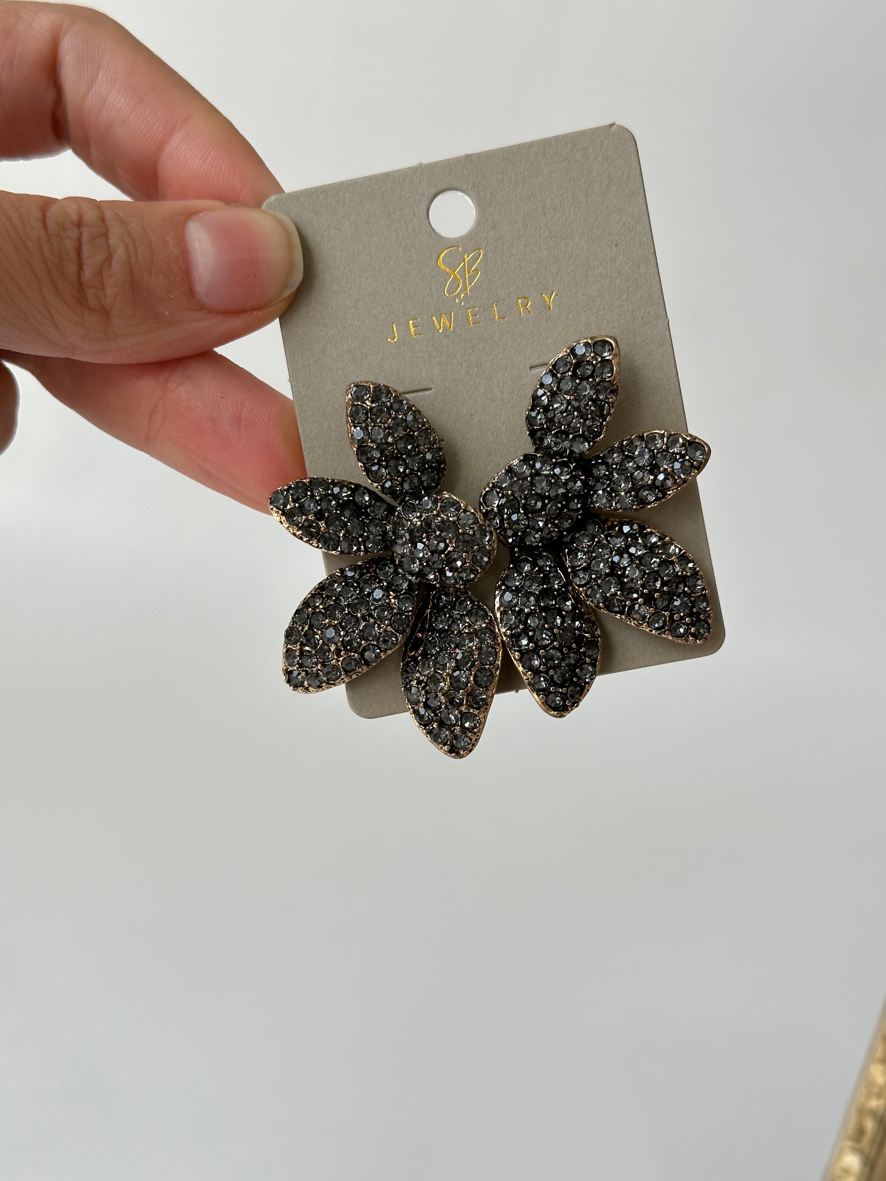 Full taş detay yaprak küpe