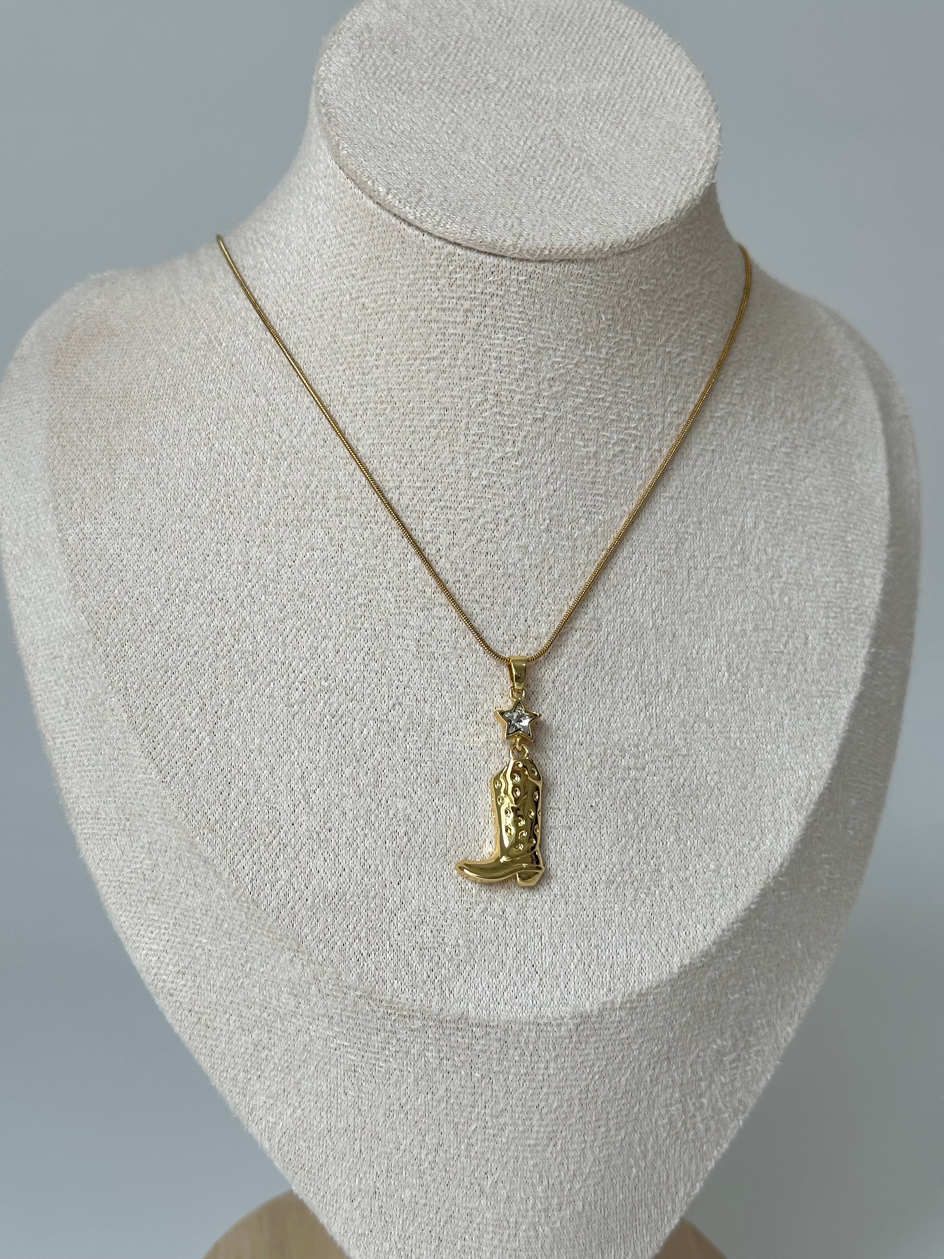 Yıldız Detay Çizme Kolye Çelik