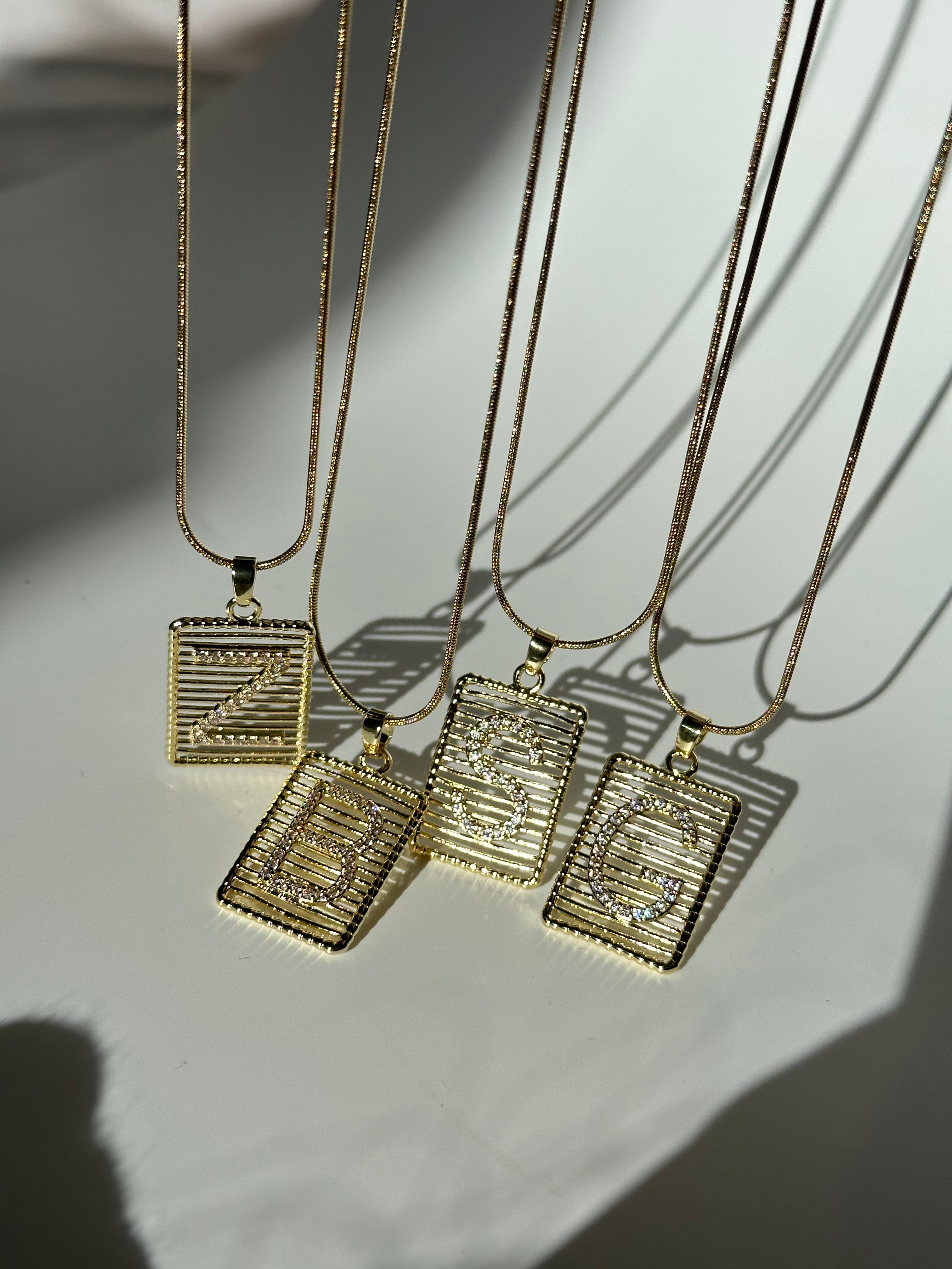 Zirkon Taş Izgara Plaka Harf Çelik Kolye