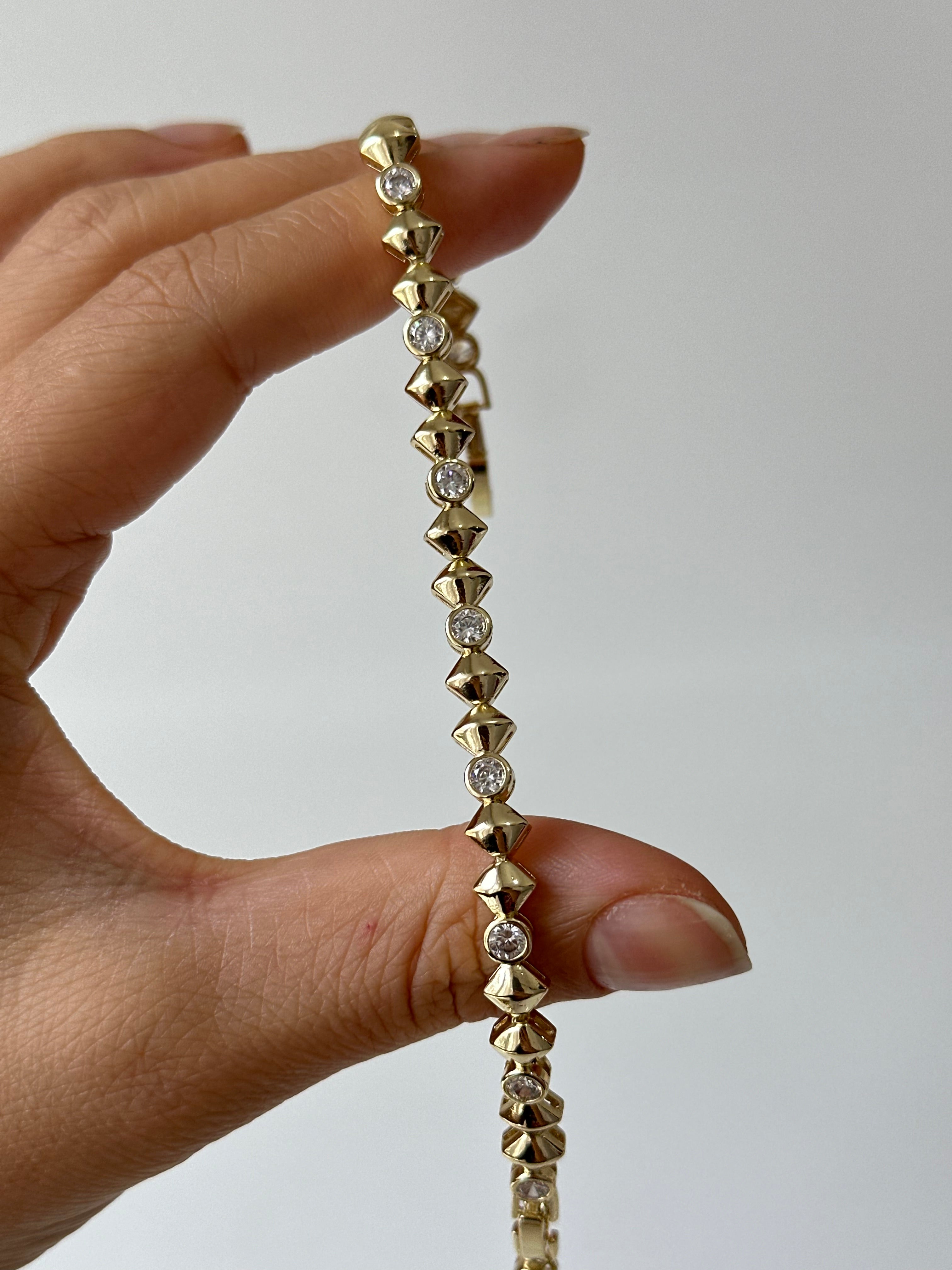 Üçgen Taş Sıra 14k Bileklik