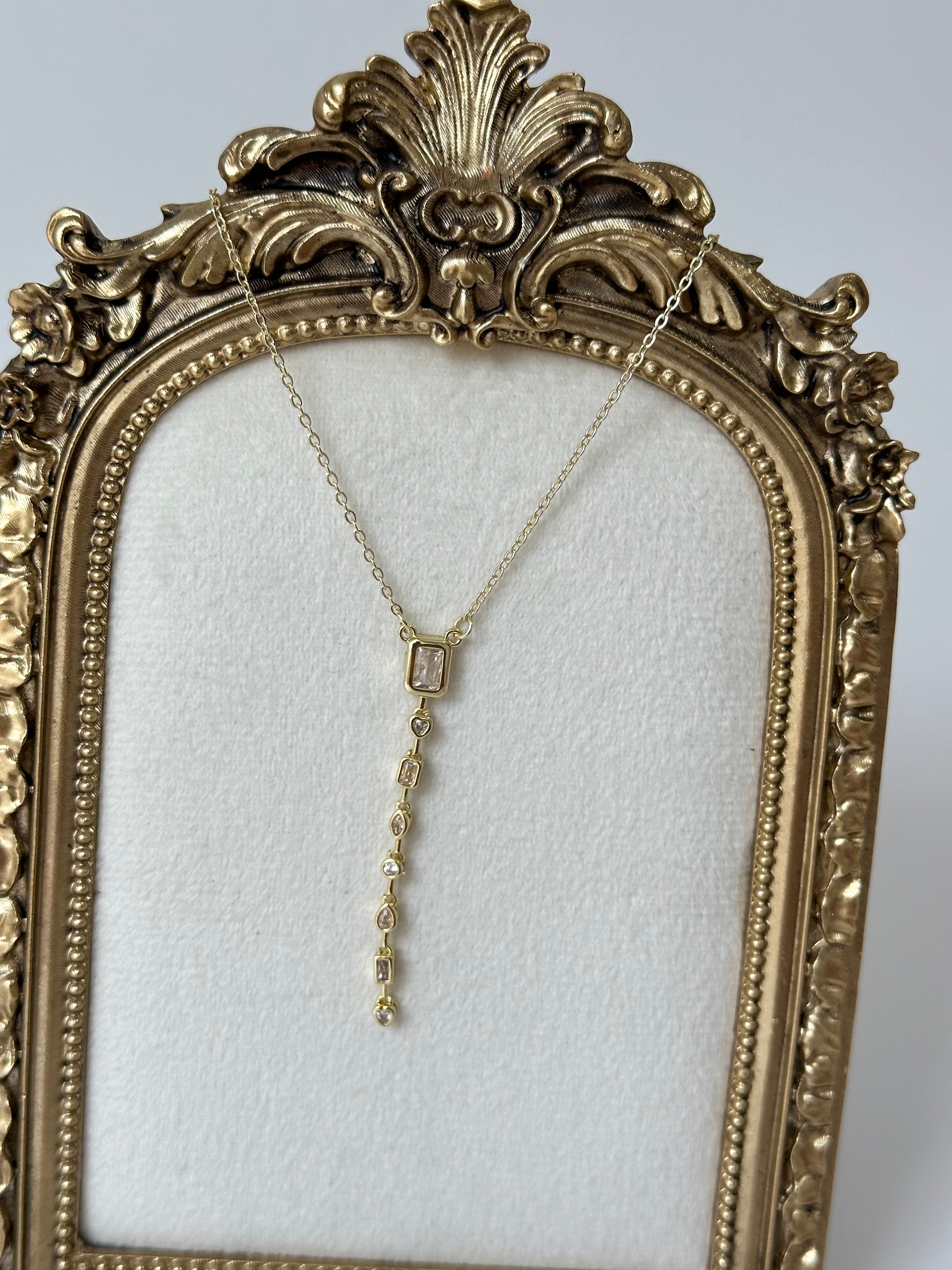 Zirkon taş dekoltw kolye