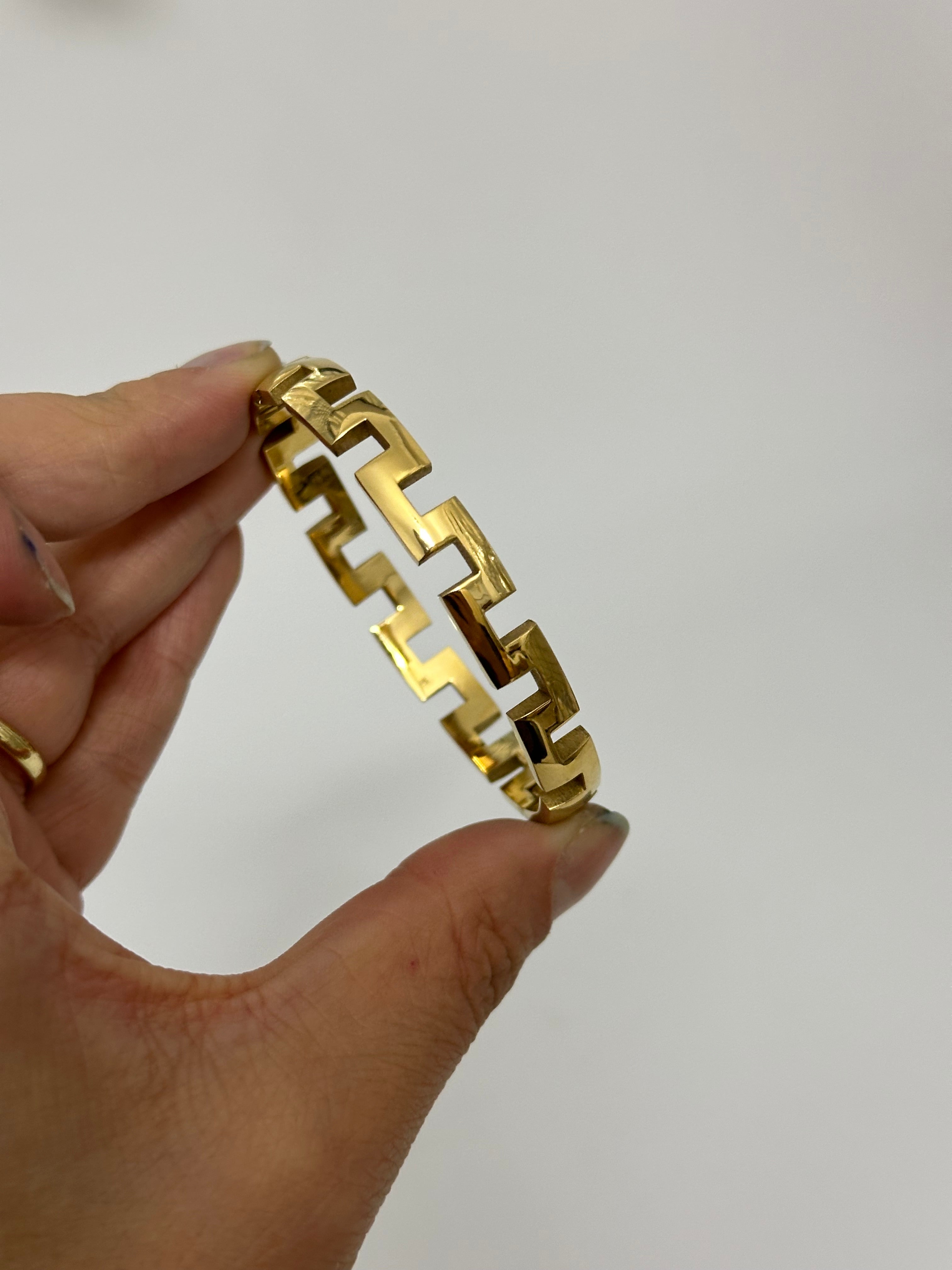 Zikzak kelepçe çelik