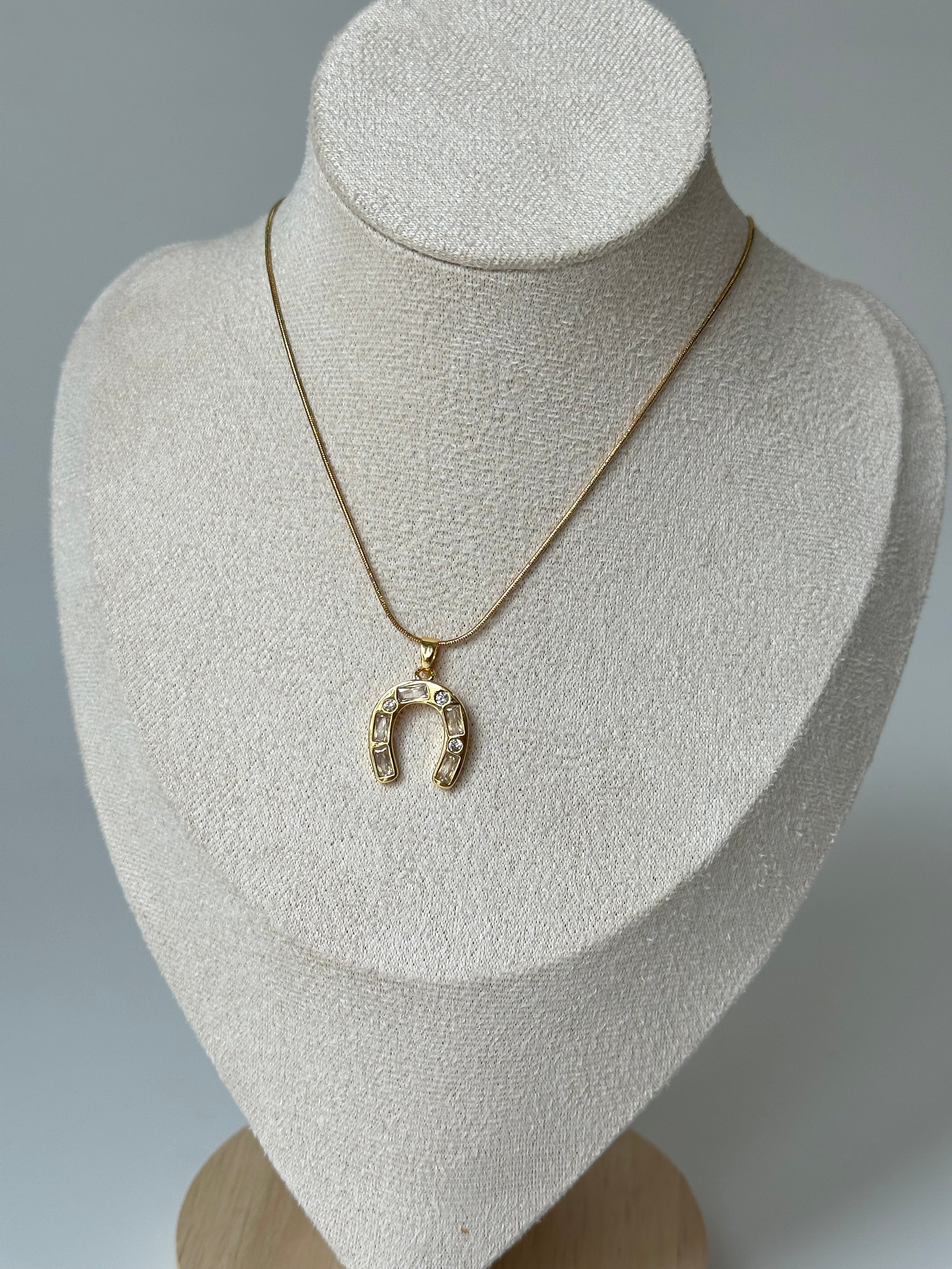 Zirkon Taş Nal Kolye Çelik