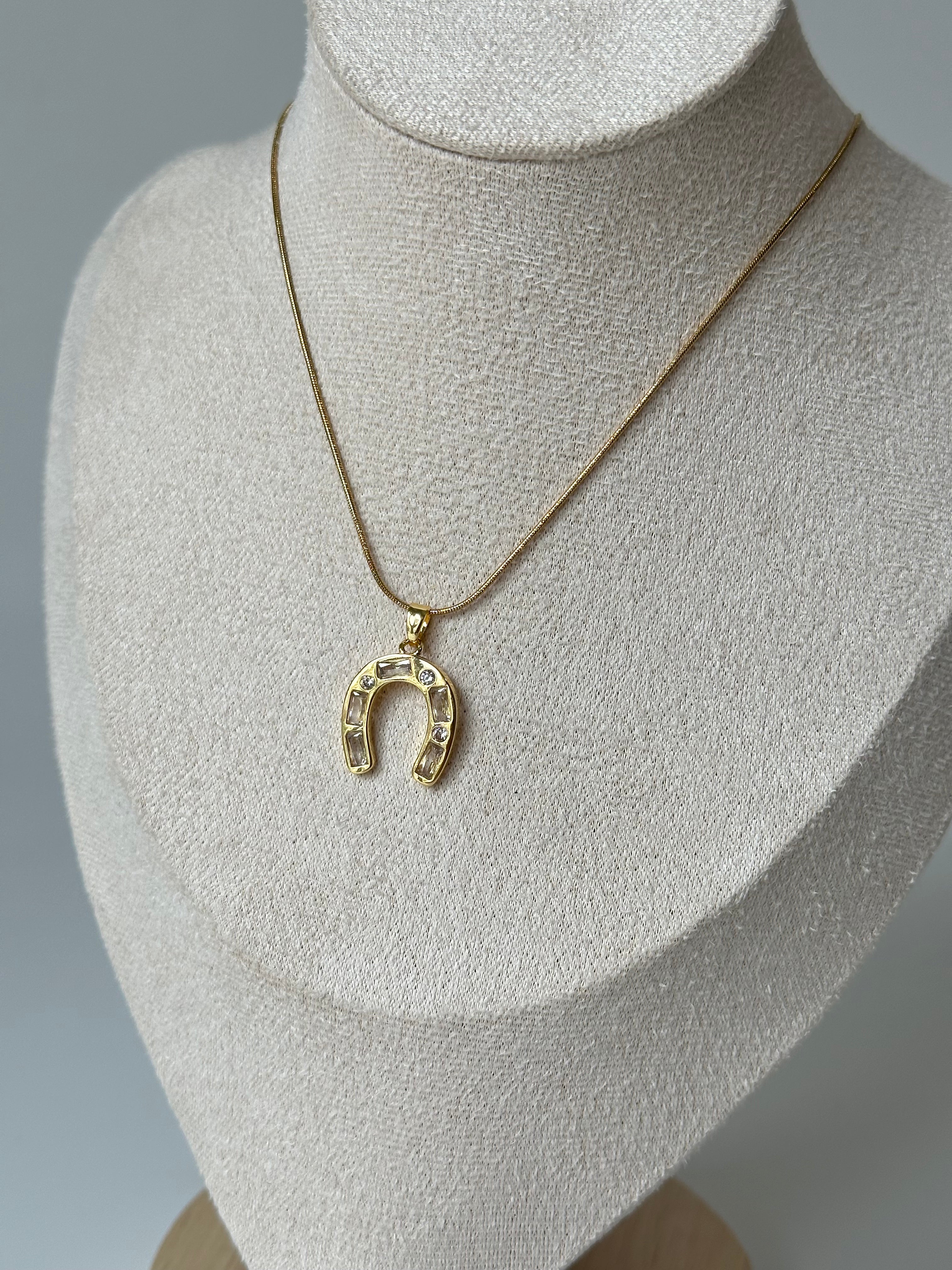 Zirkon Taş Nal Kolye Çelik