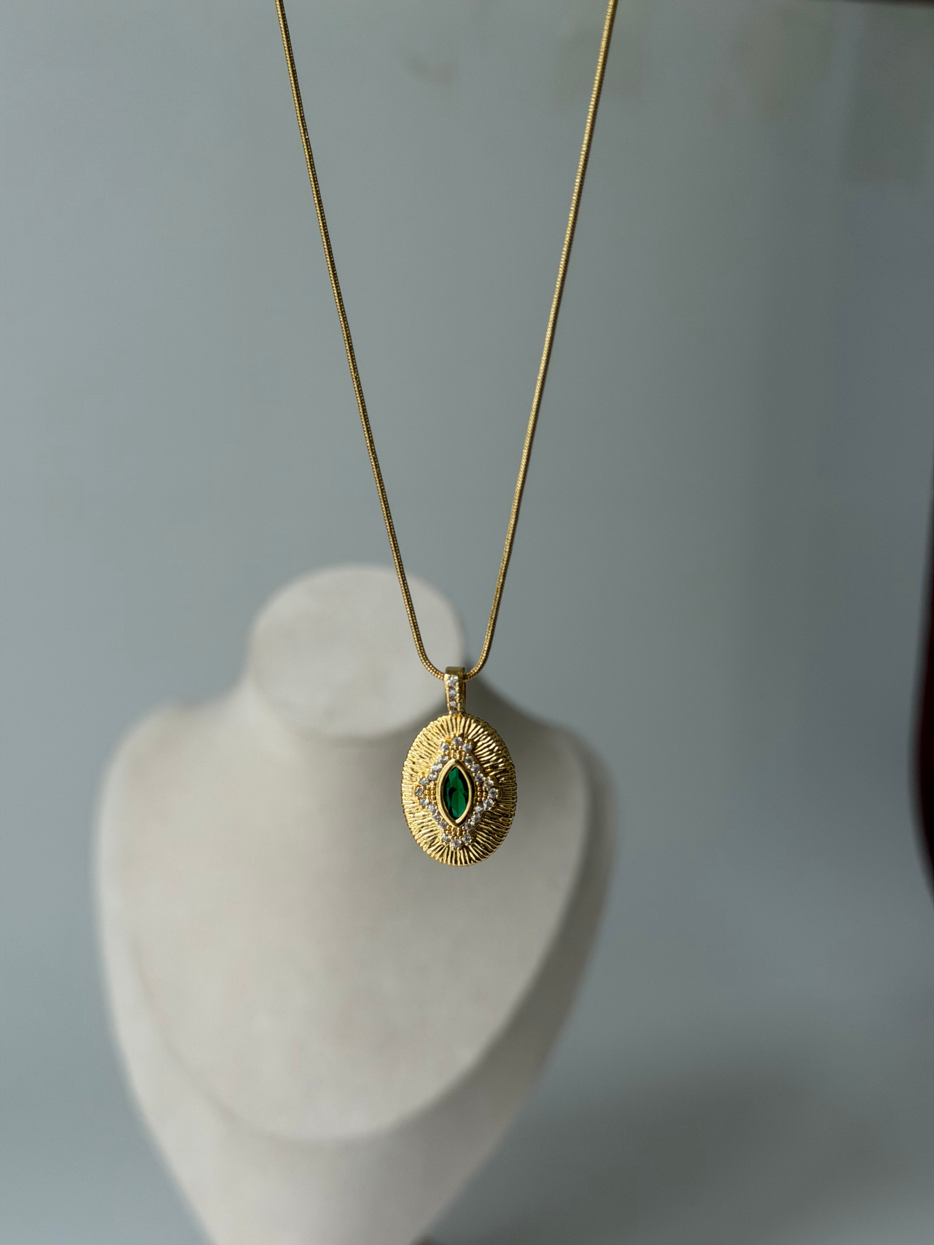 Elips Yeşil Taş Vintage Kolye