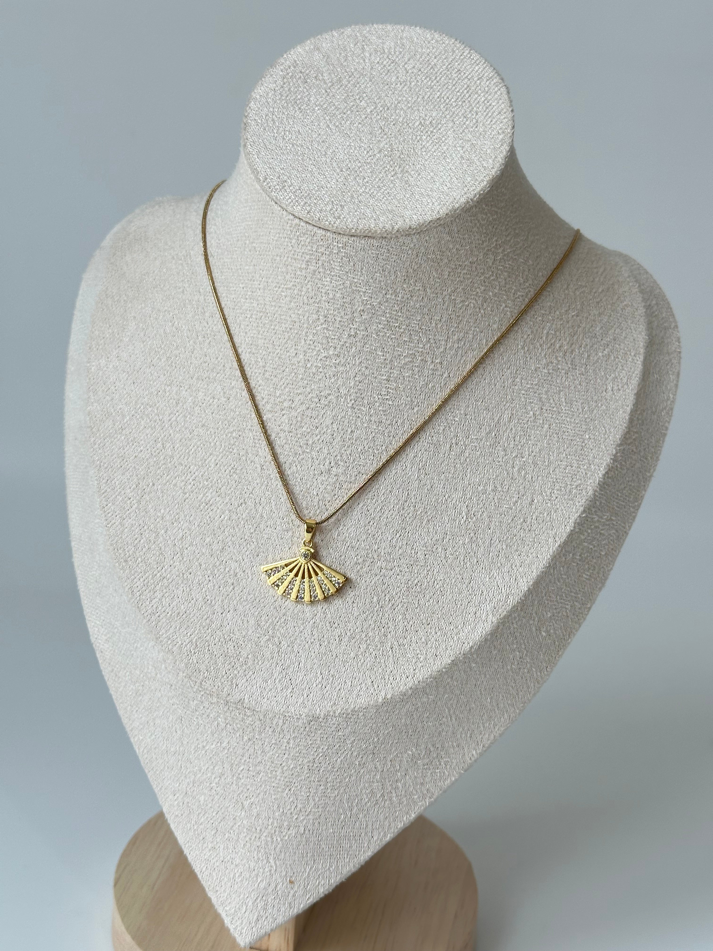 Taşlı Yelpaze Kolye Çelik