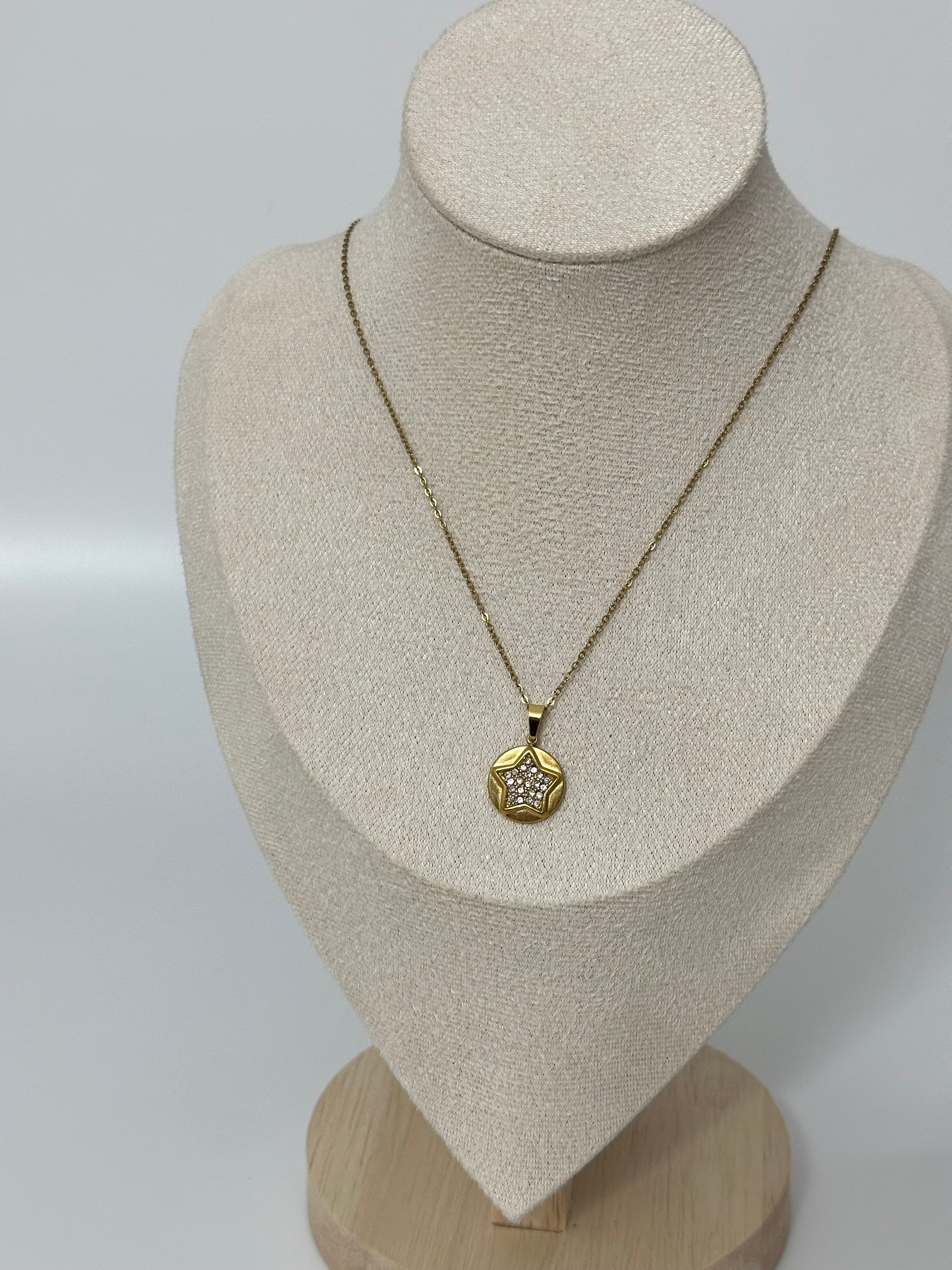 Yıldızlı çelik kolye