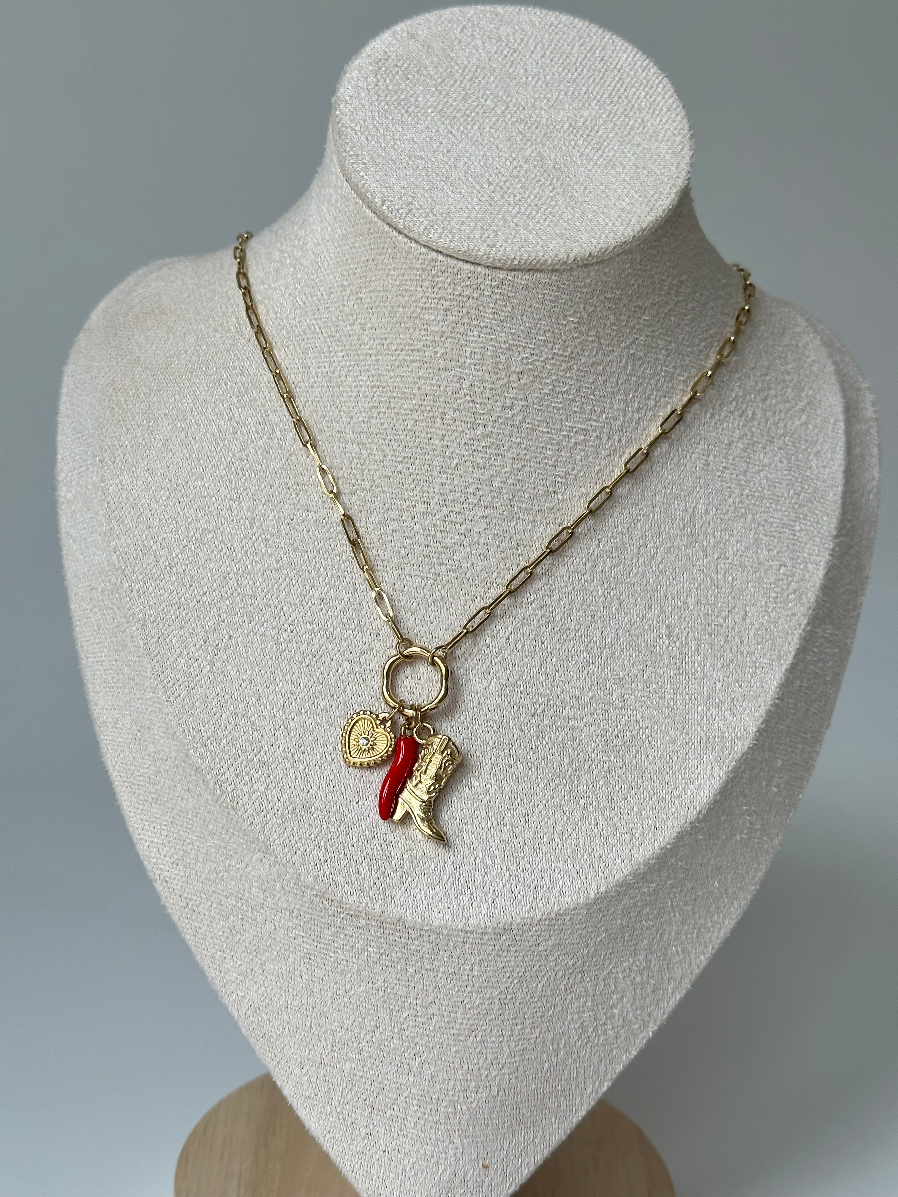 Charm Detay Çelik Şans Kolye