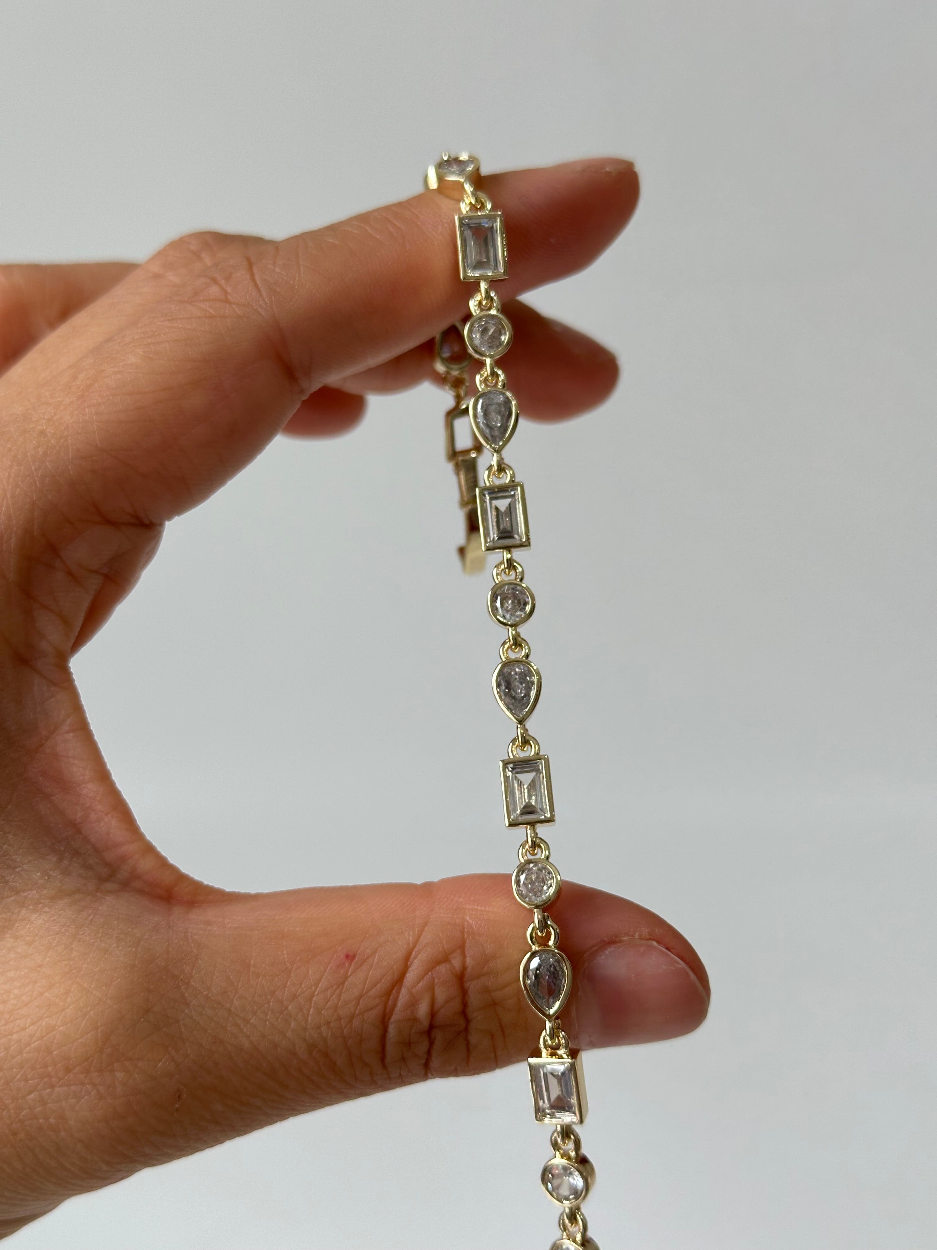 Asimetrik Taş Sıra Bileklik