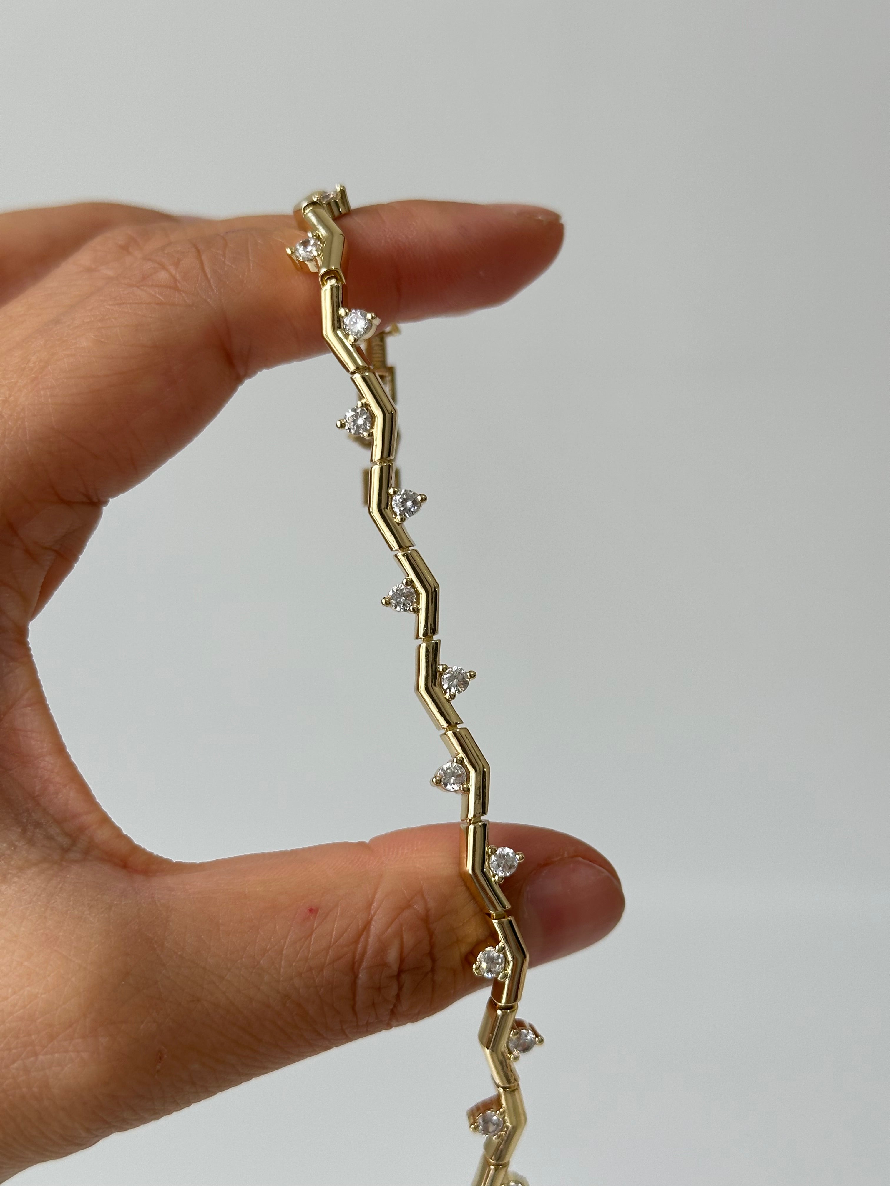 Üçgen Taş Detay Bileklik