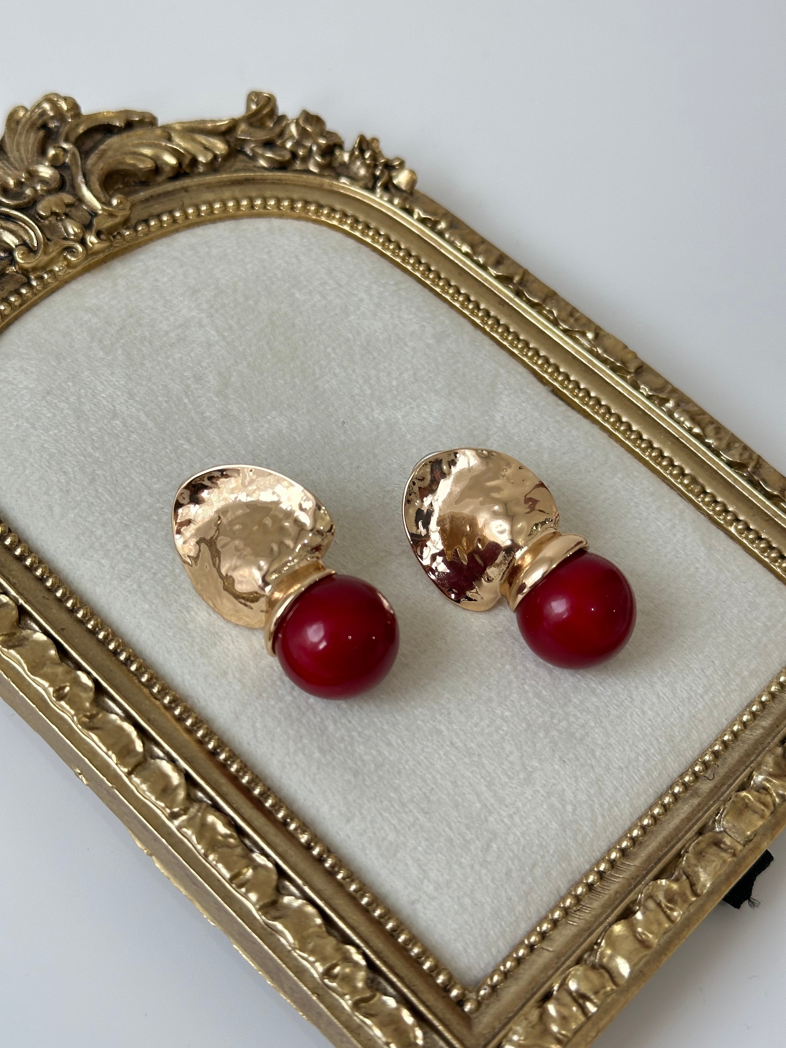 Bordo Plaka Detay Küpe