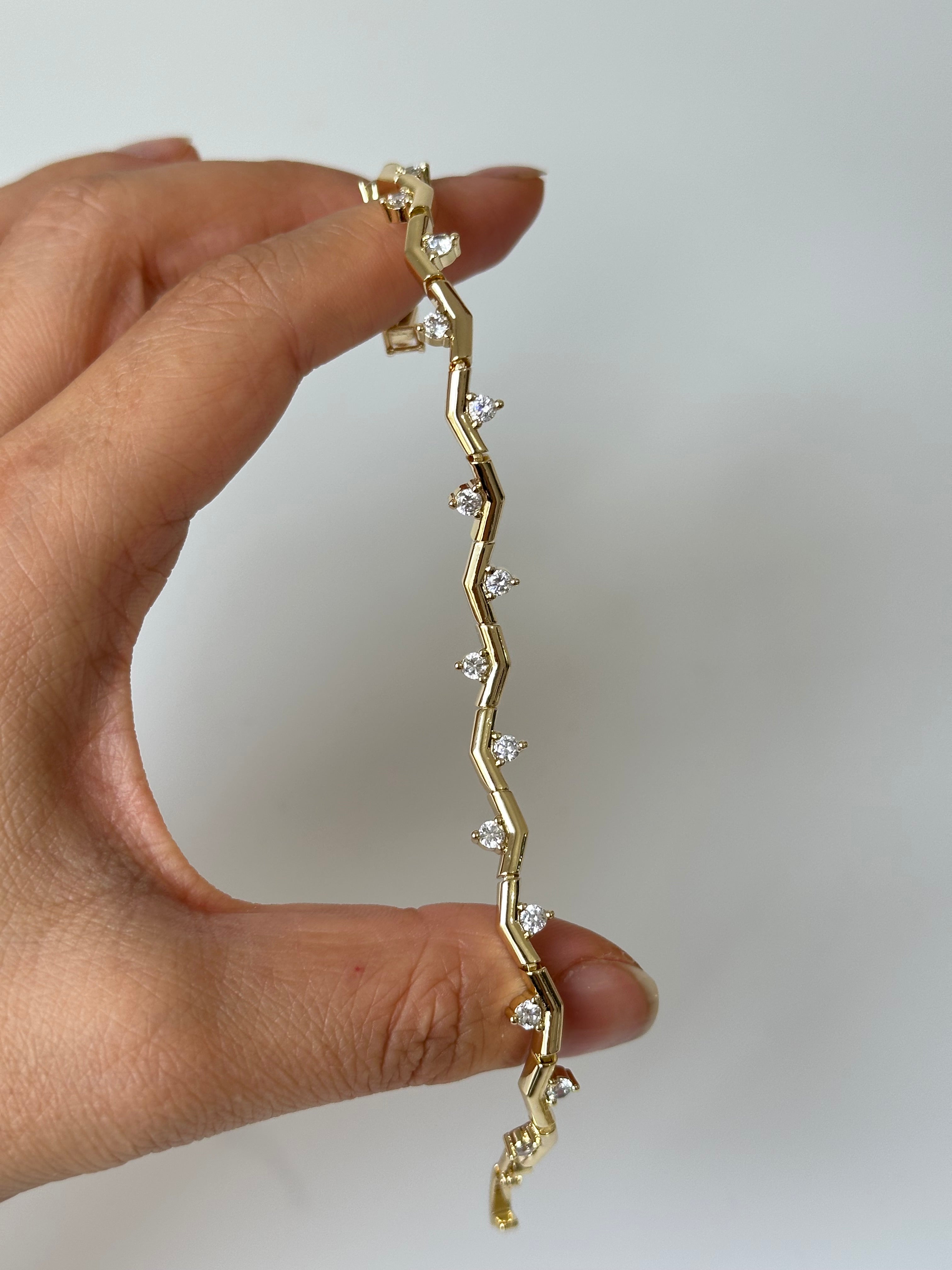 Üçgen Zikzak Detay Bileklik 14k