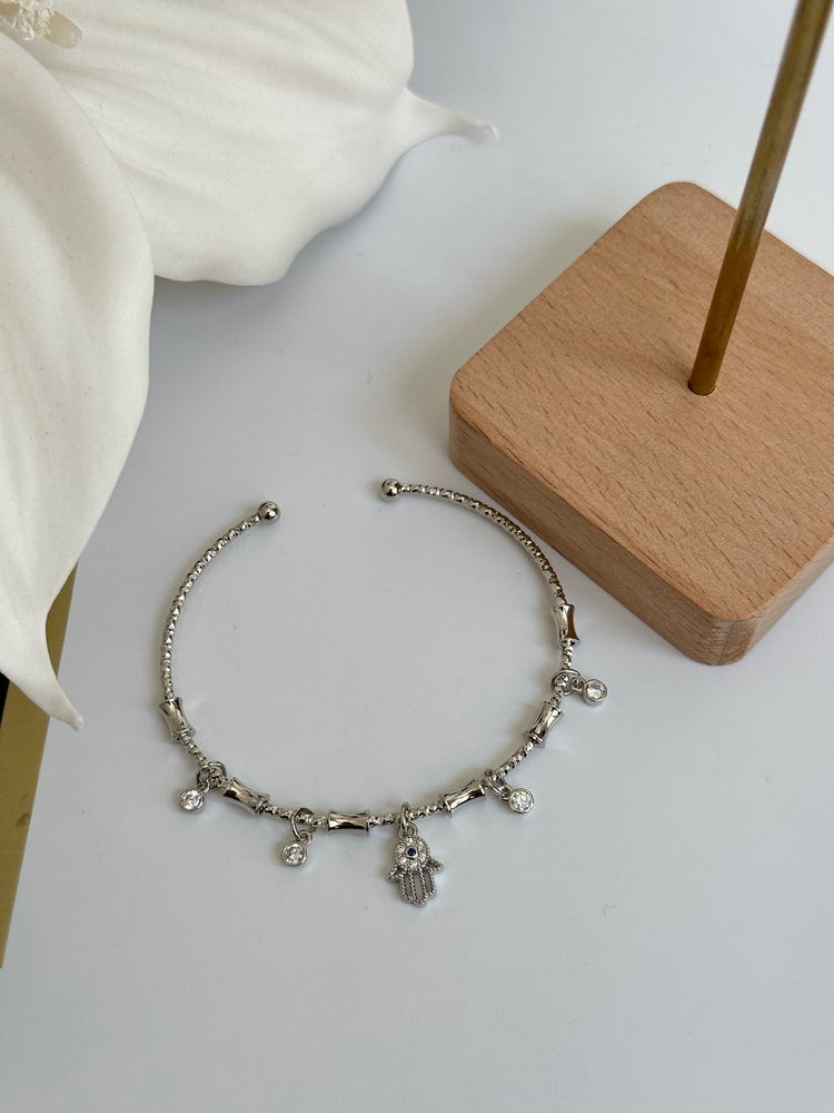 Silver hamsa kelepçe charmlı