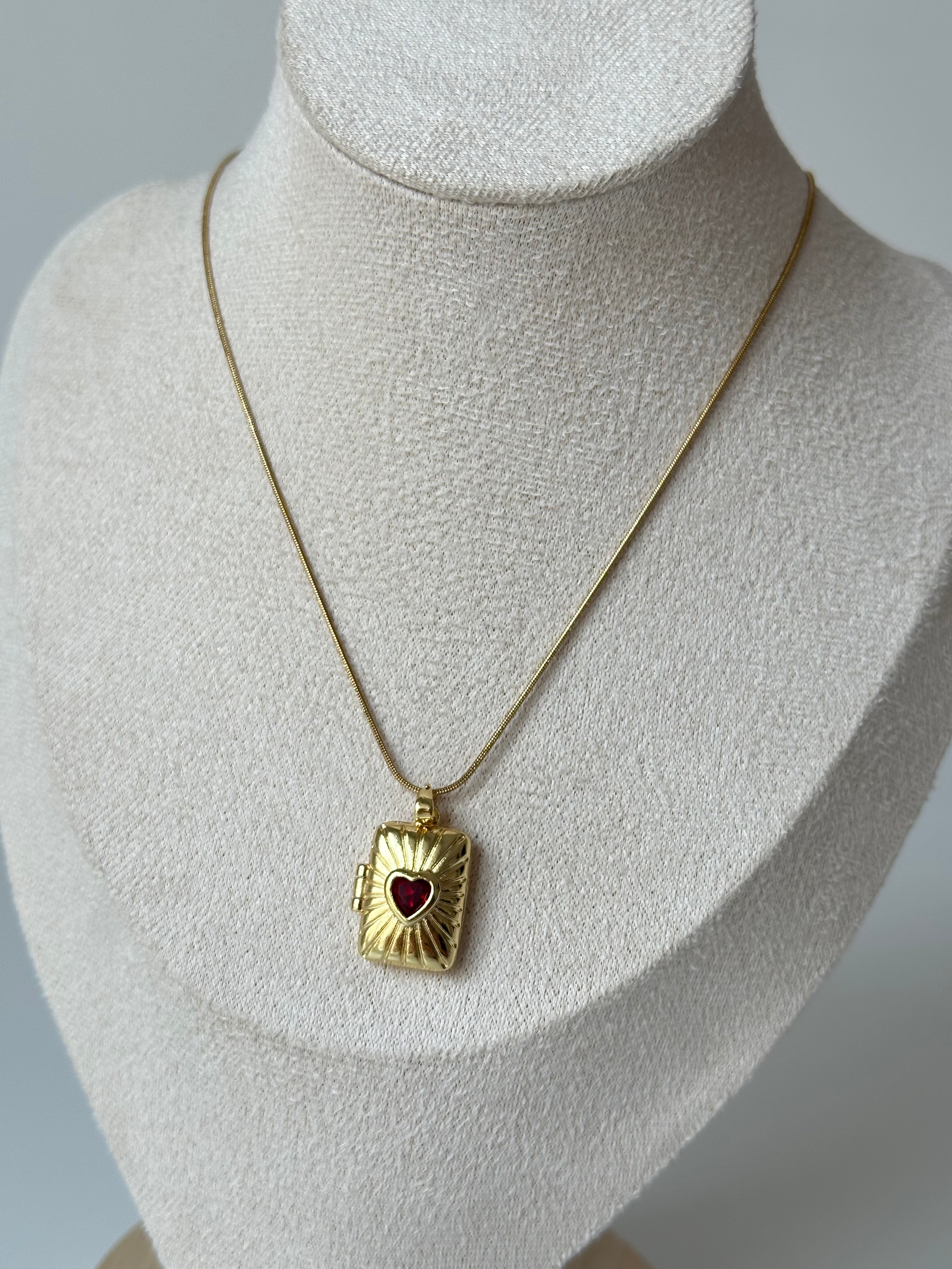 Kalp Taşlı Anı Kolyesi çelik