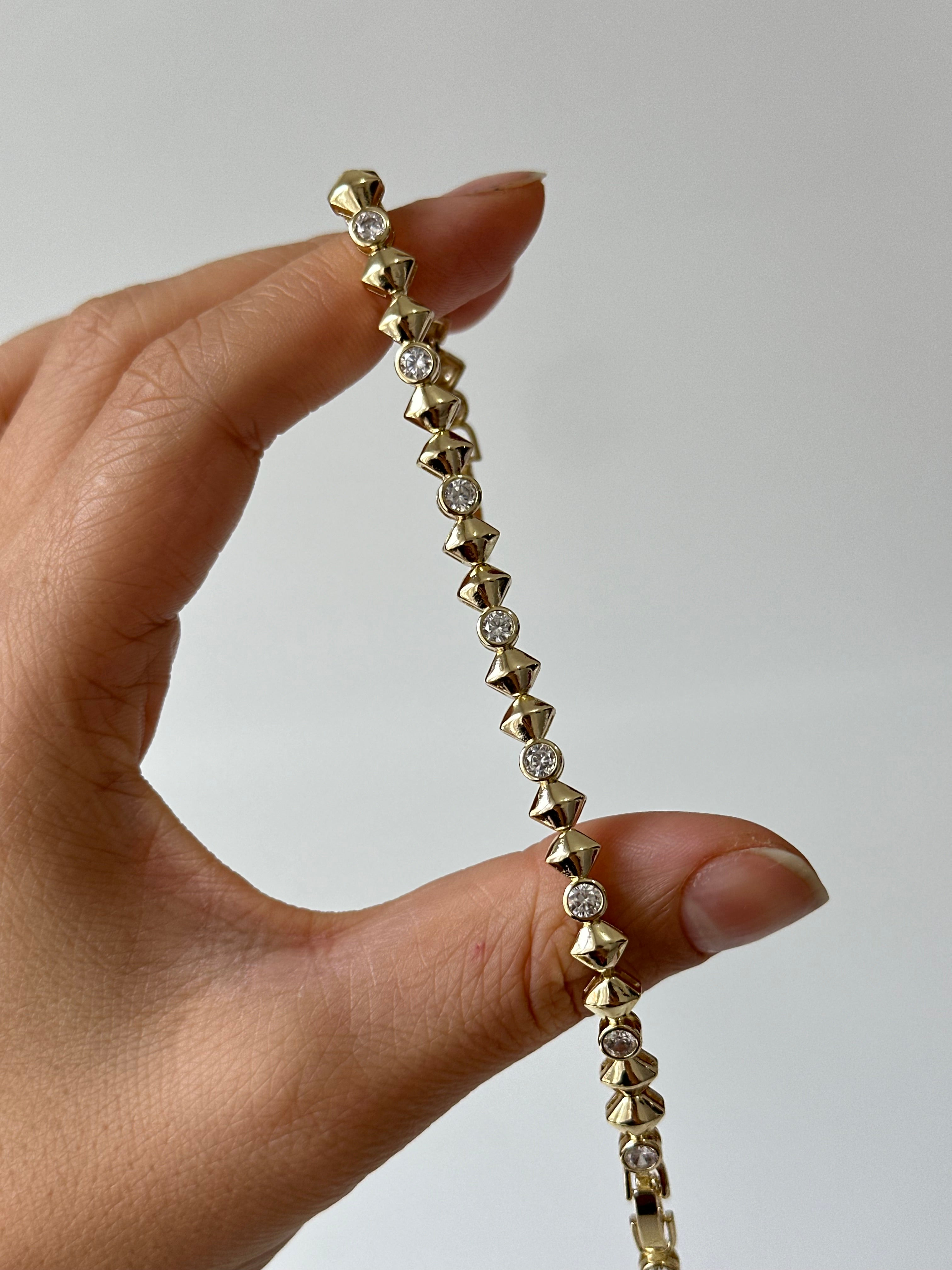 Üçgen Taş Sıra 14k Bileklik