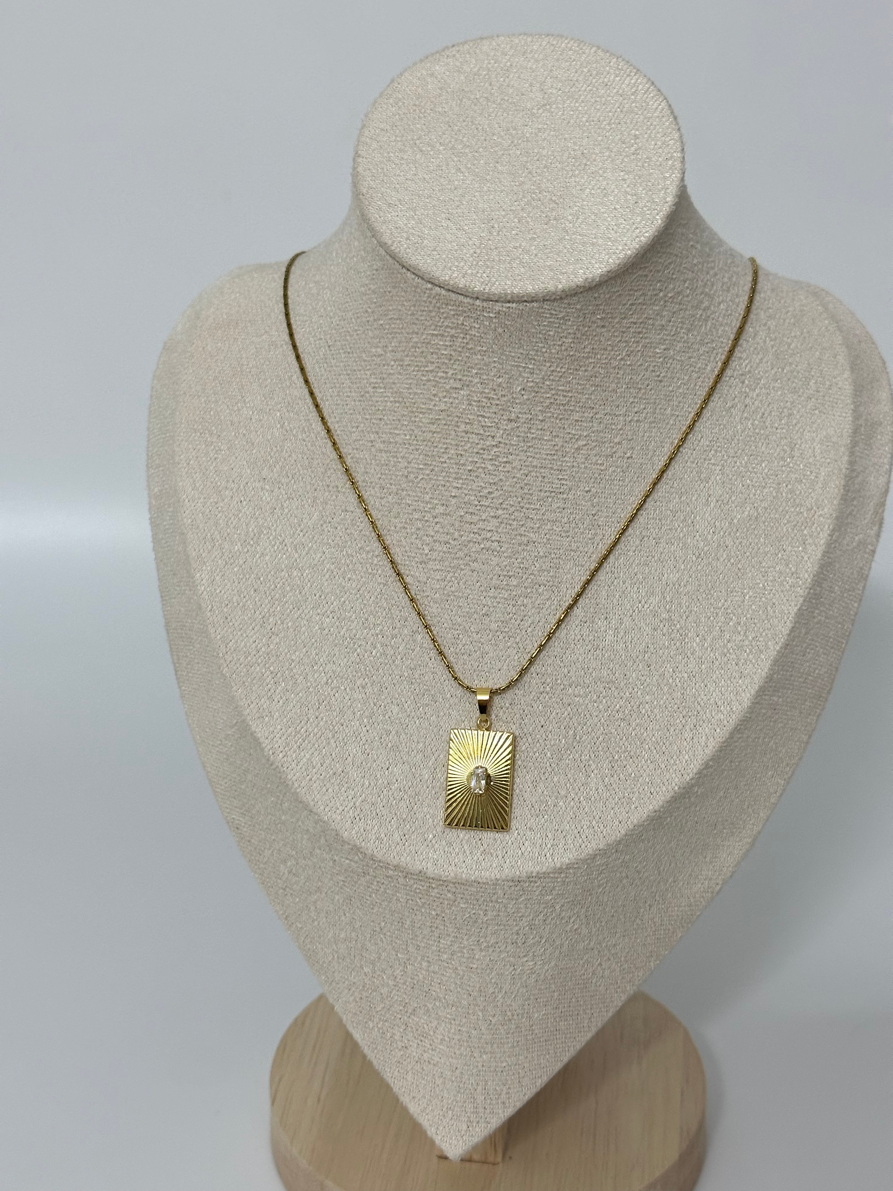 Kare taşlı çelik kolye