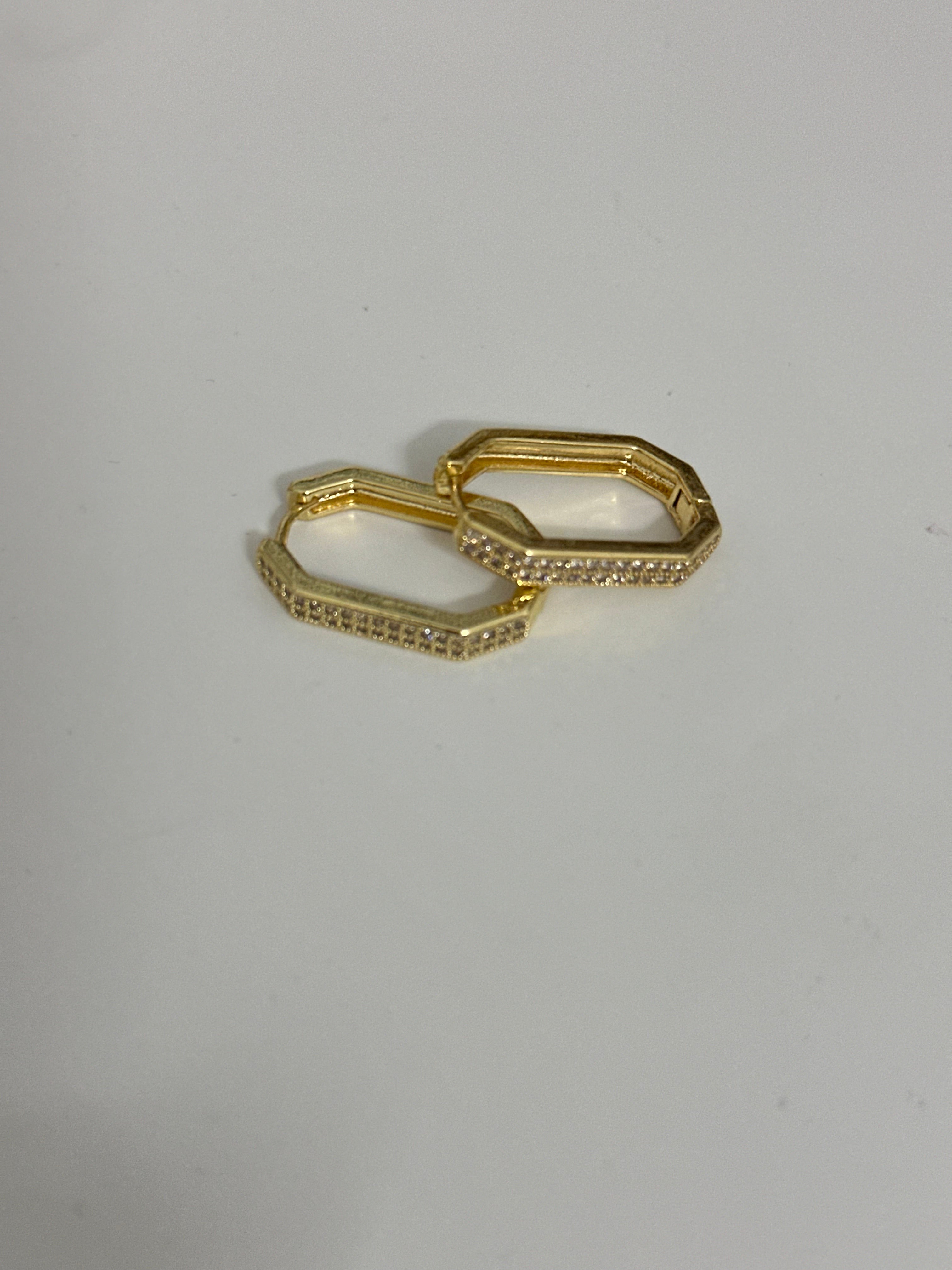 Küt taş detay küpe