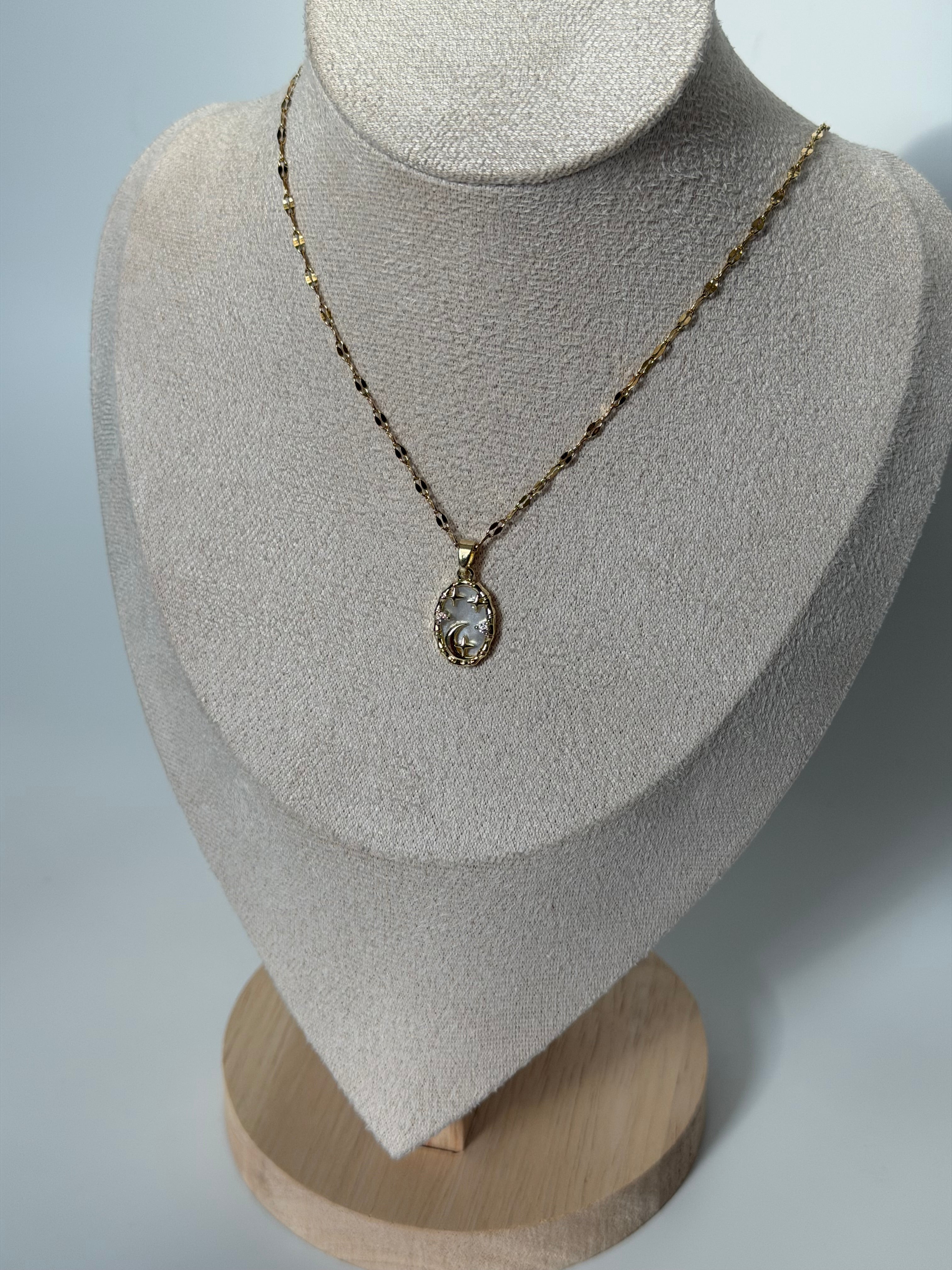 Ay Taşlı Parla Kolye