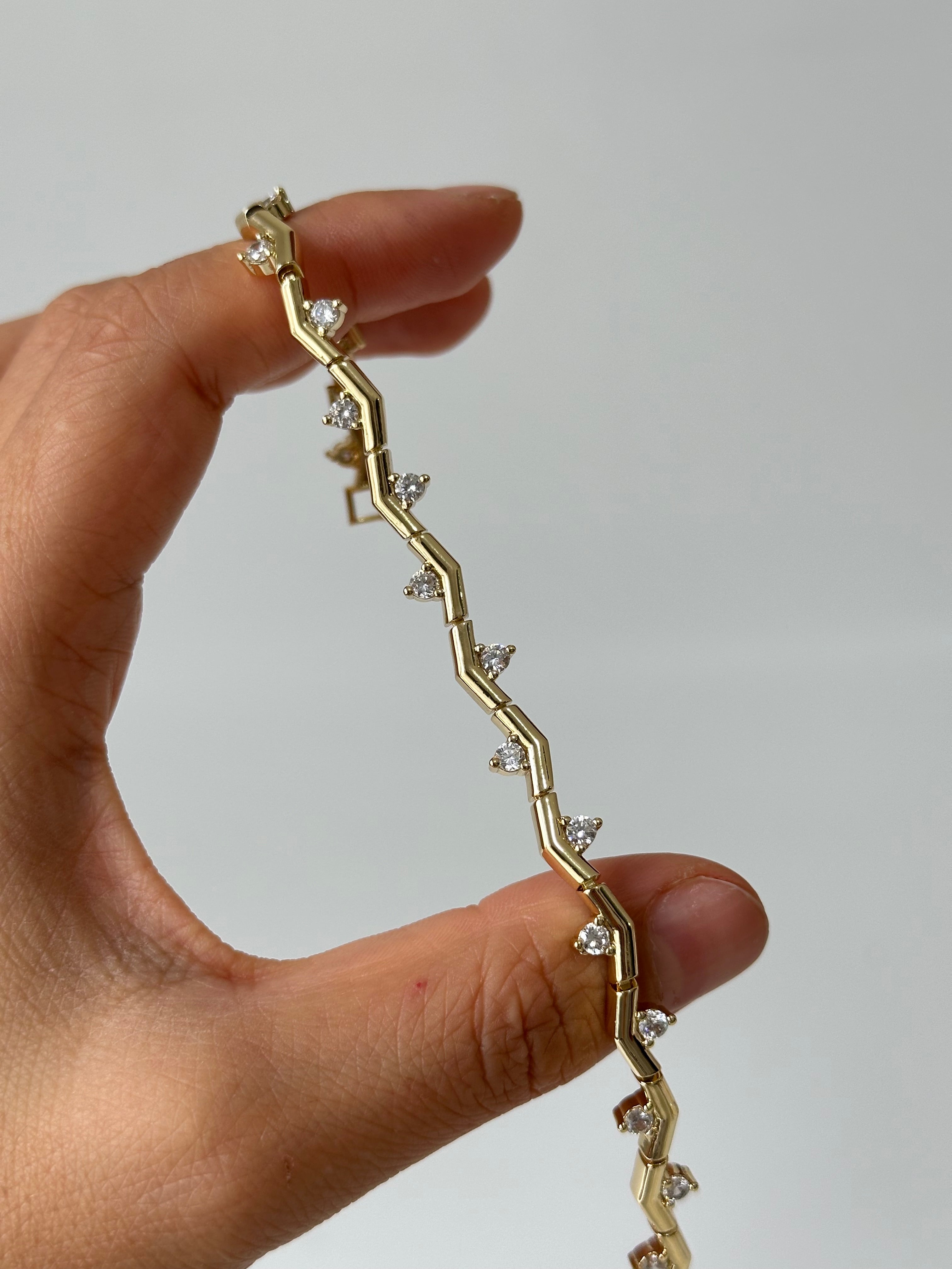 Üçgen Taş Detay Bileklik