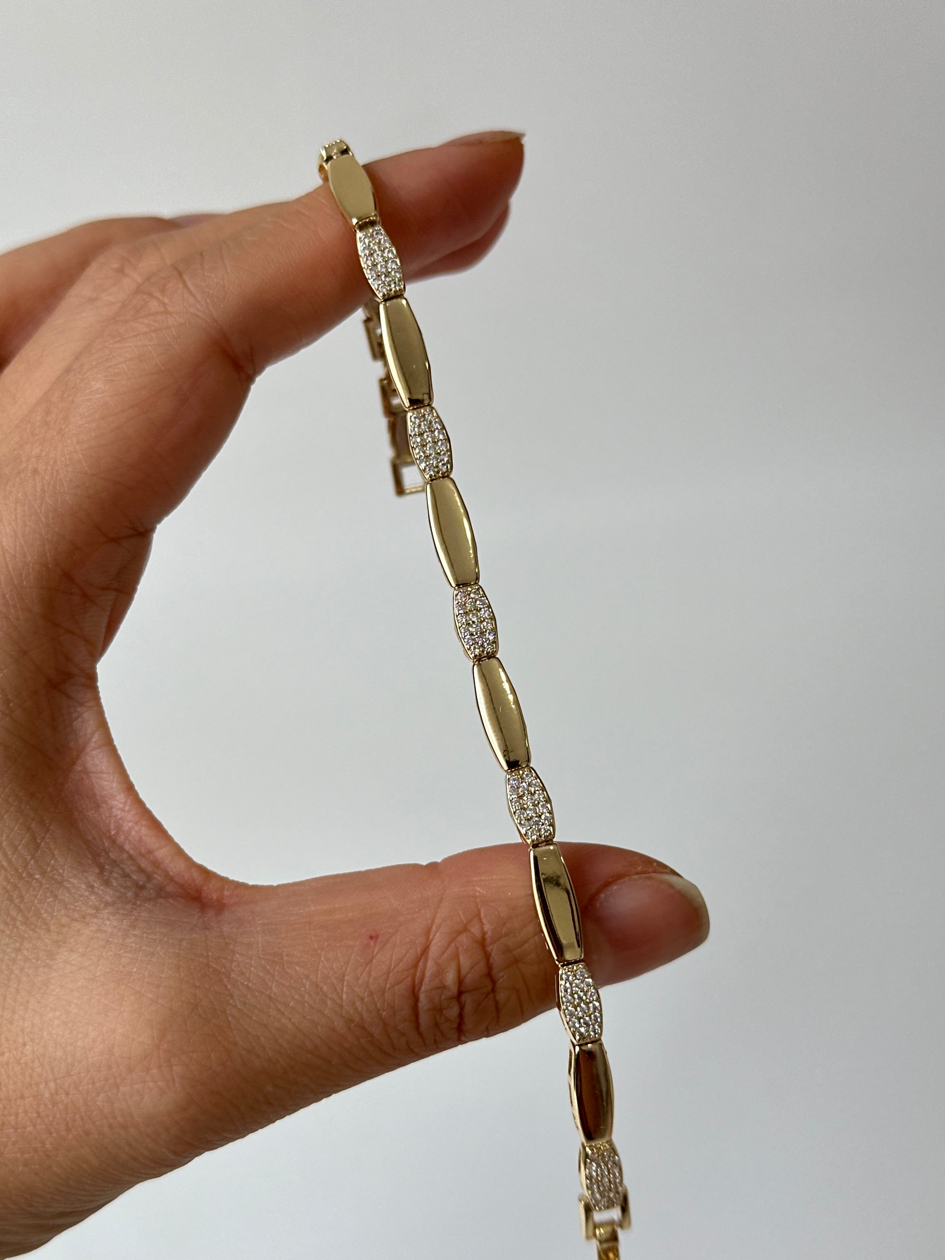 Elips Taş Sıra Bileklik