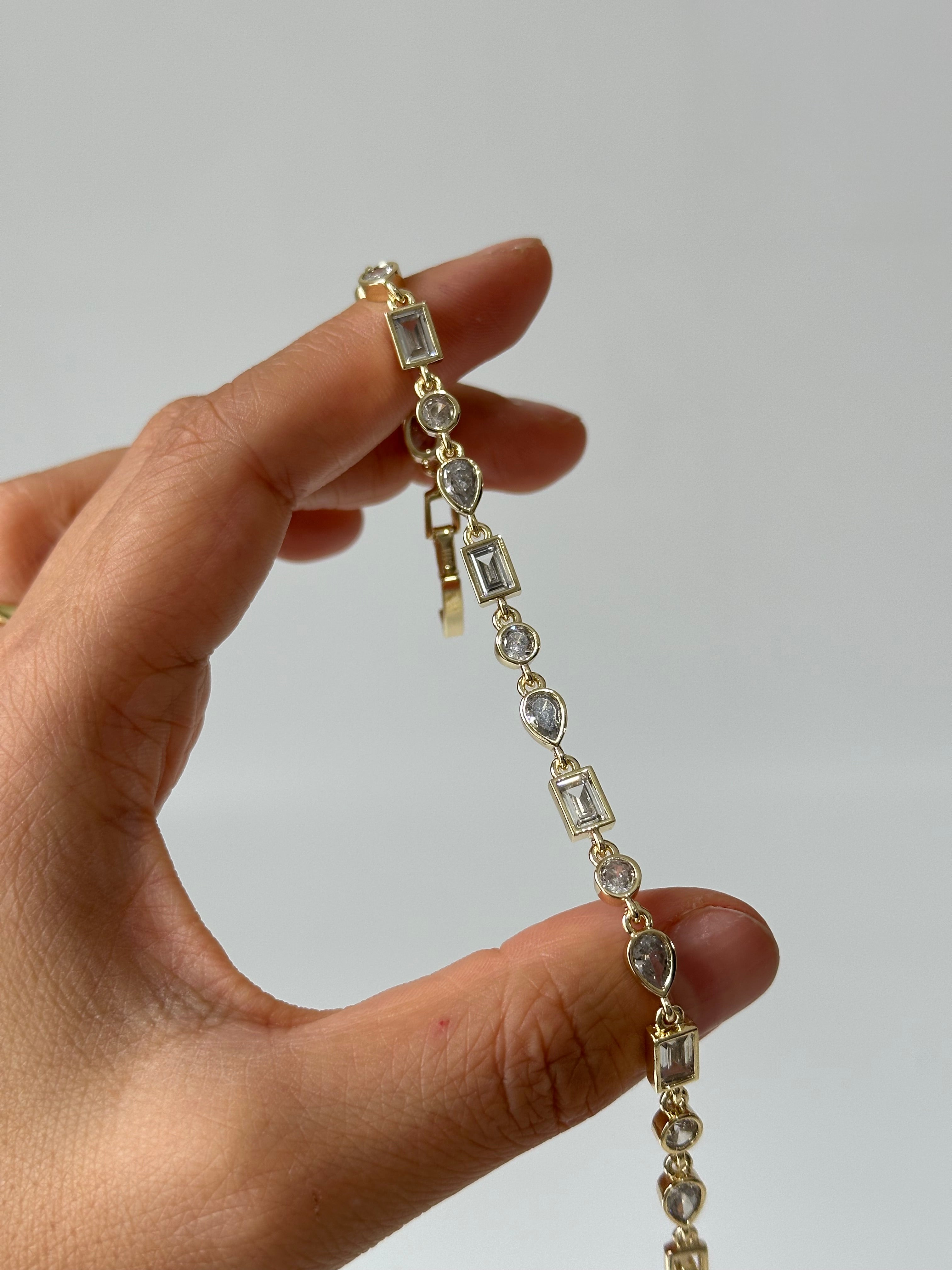 Asimetrik Taş Sıra Bileklik