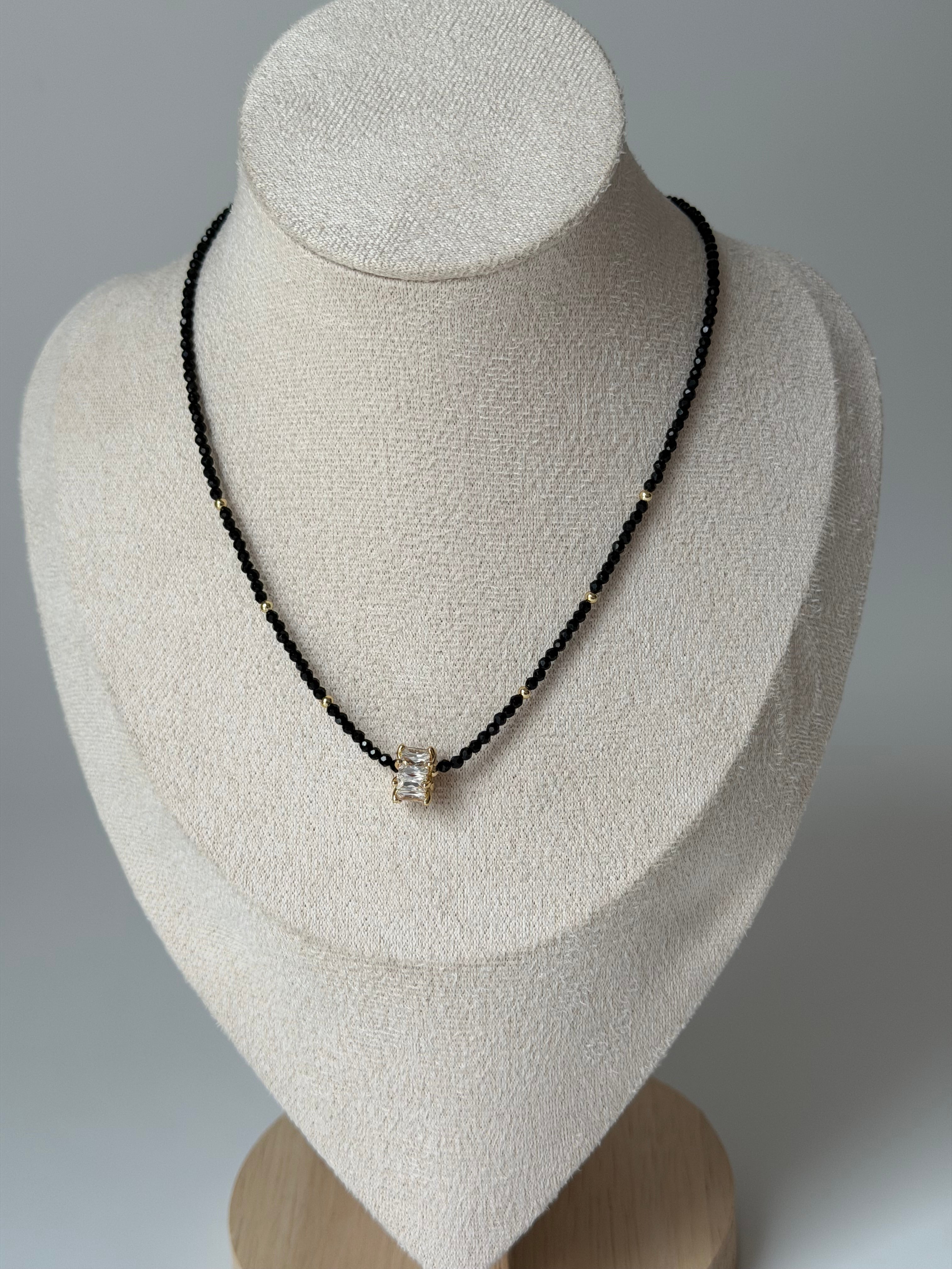 Boncuk Sıra Zirkon Taş Kolye