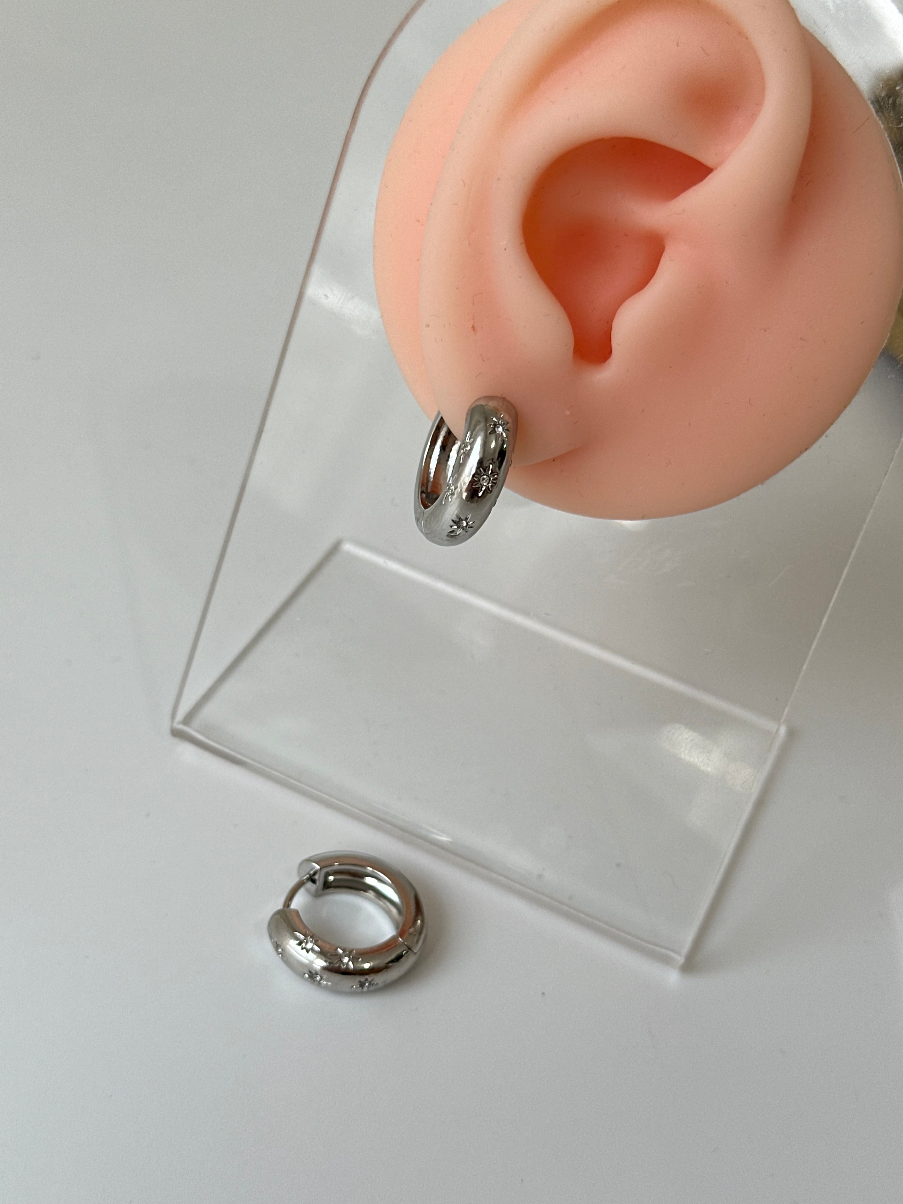 Silver Çelik Yıldız İşleme Küpe