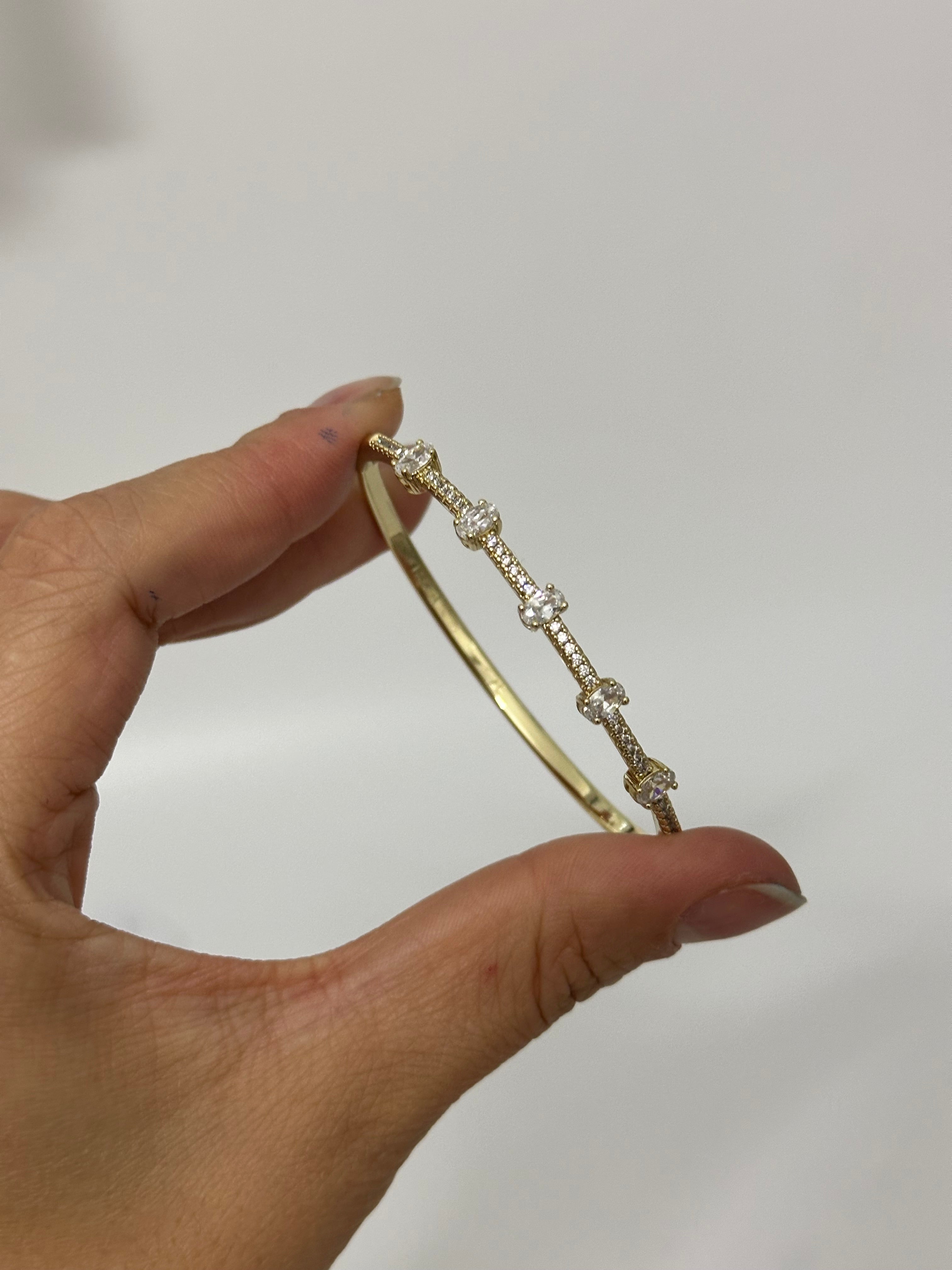 7 Taş Elmas Montur Kelepçe