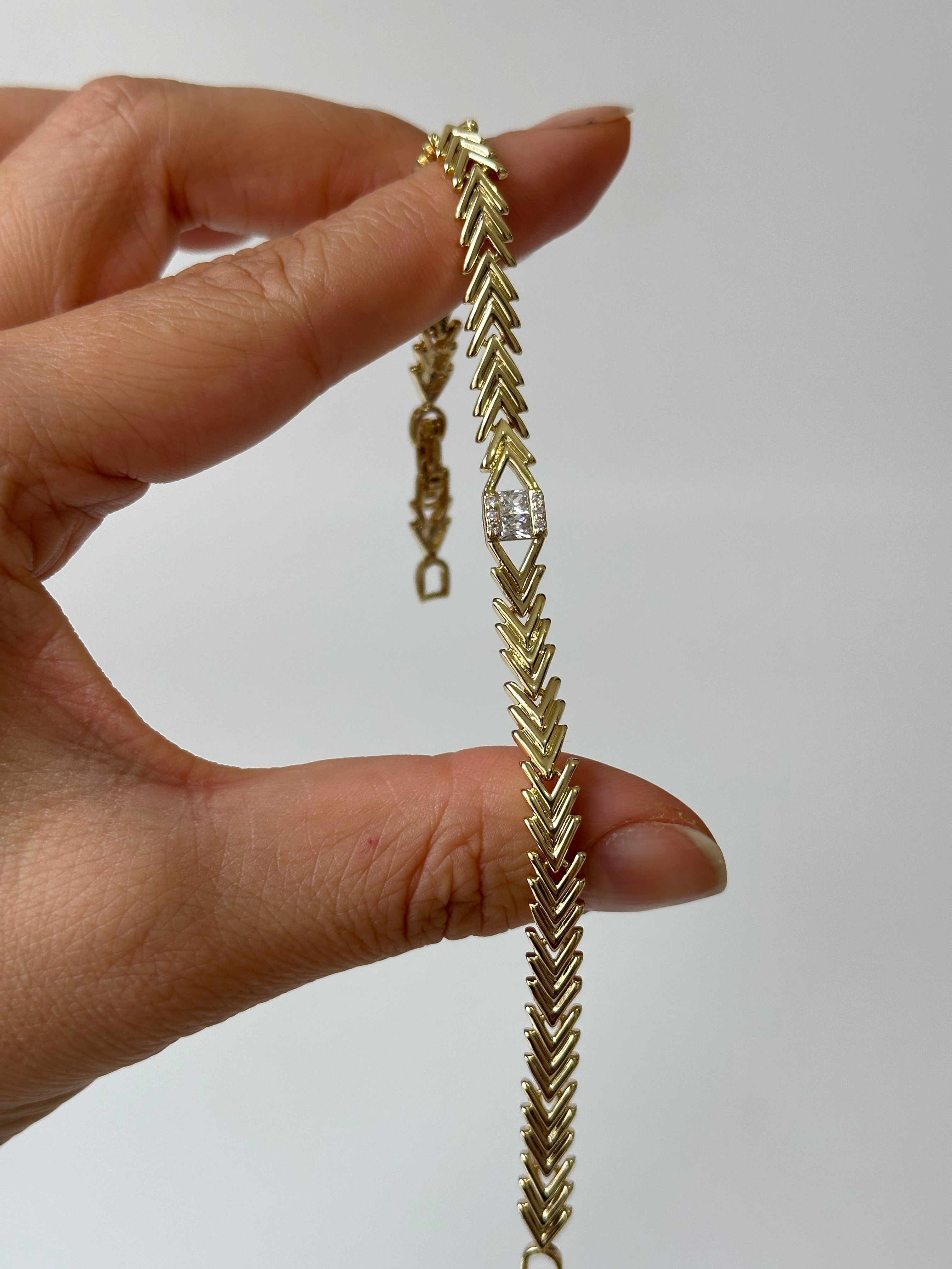 Balık Sırtı Kare Taş Detay Bileklik Xuping