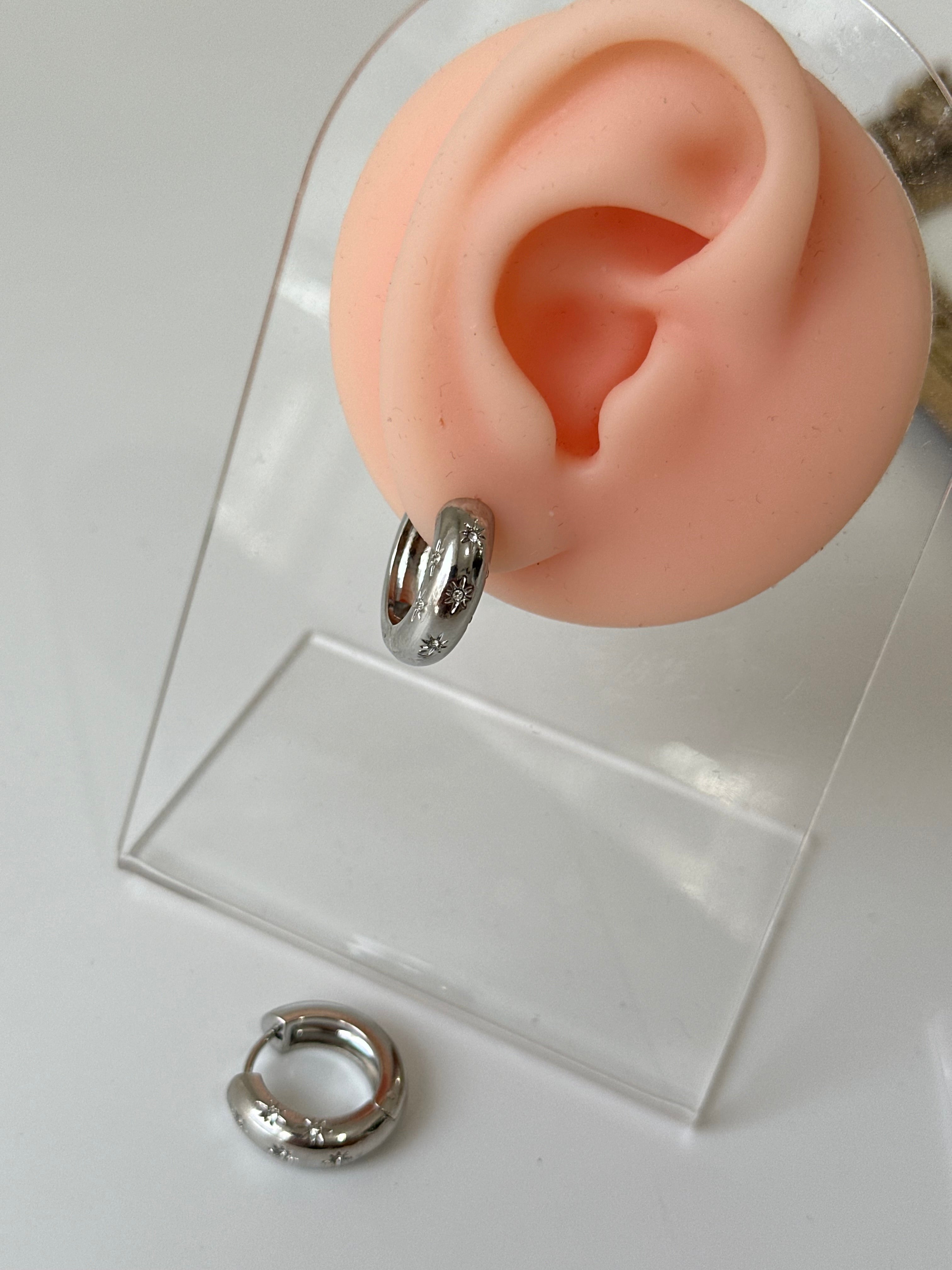 Silver Çelik Yıldız İşleme Küpe