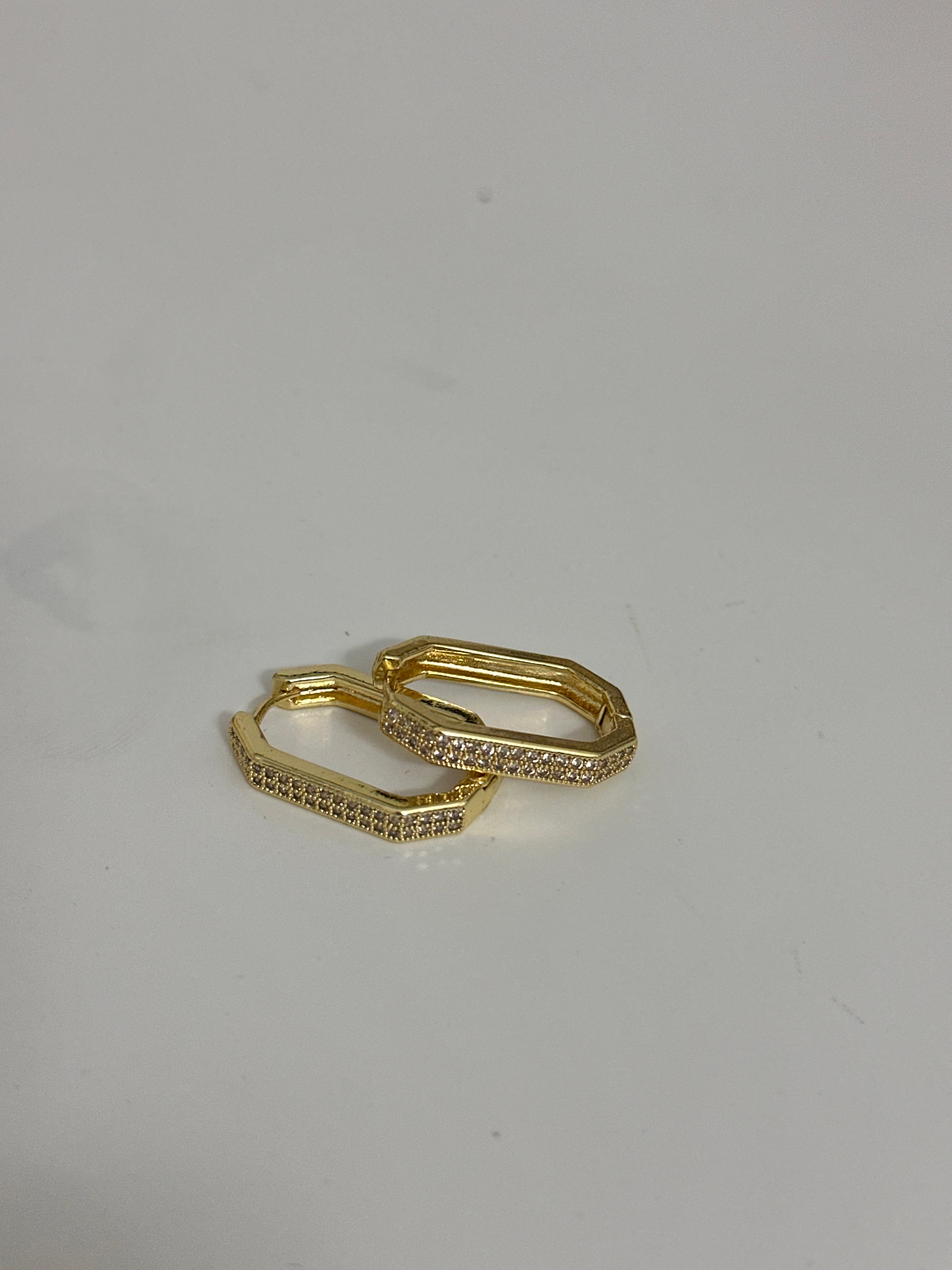 Küt taş detay küpe