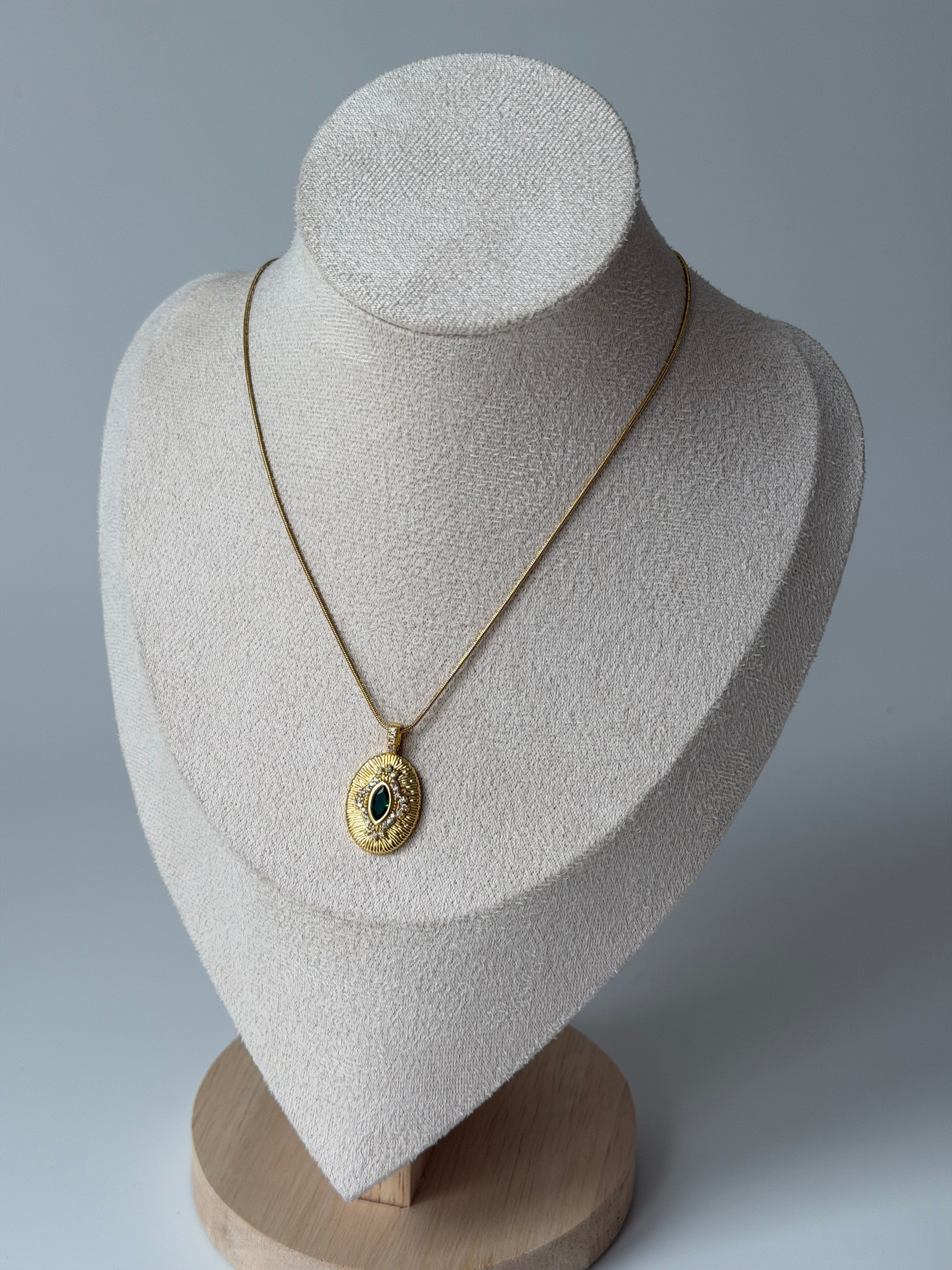 Elips Yeşil Taş Vintage Kolye