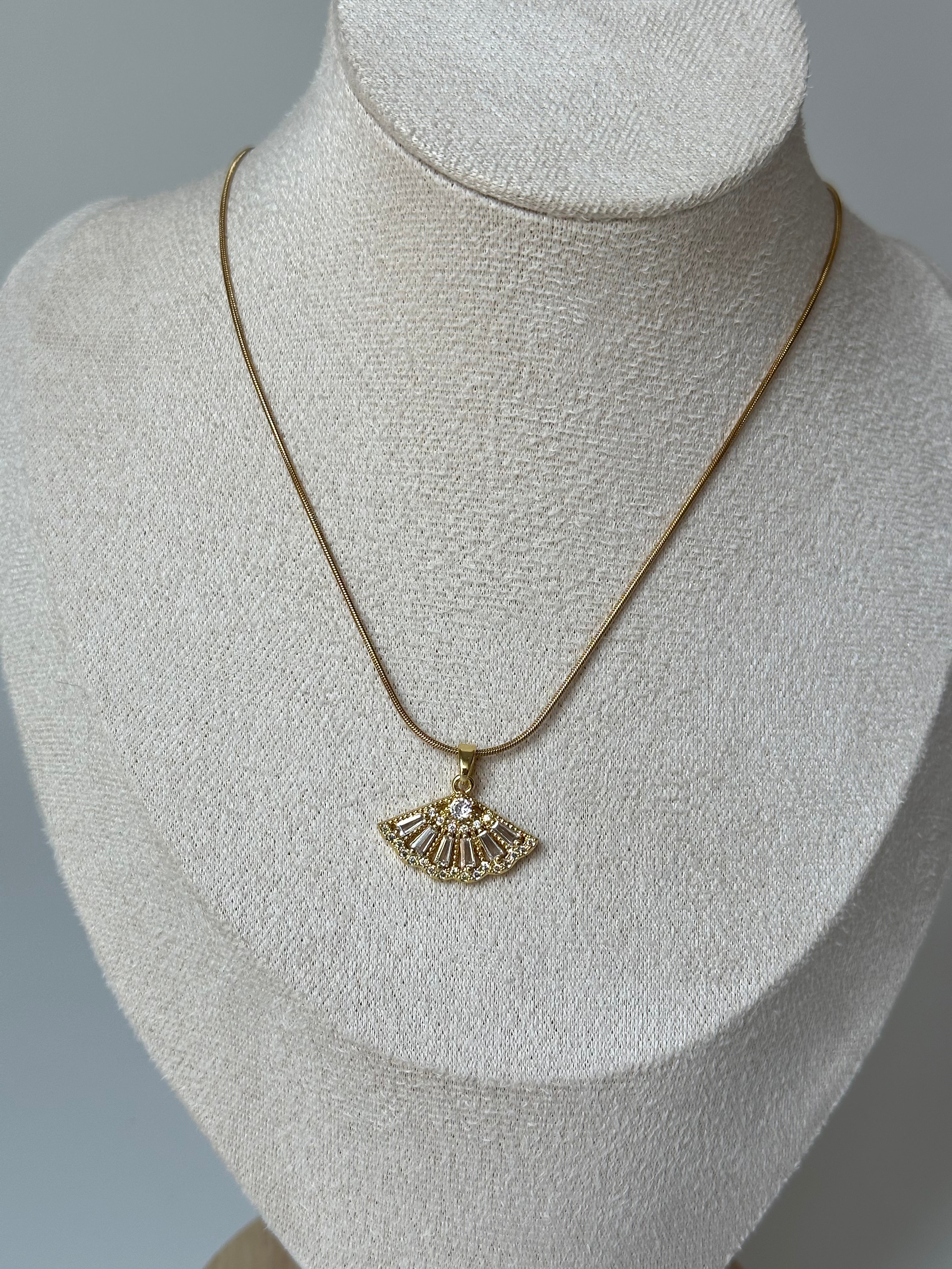 Zirkon Taşlı Yelpazs Kolye çelik