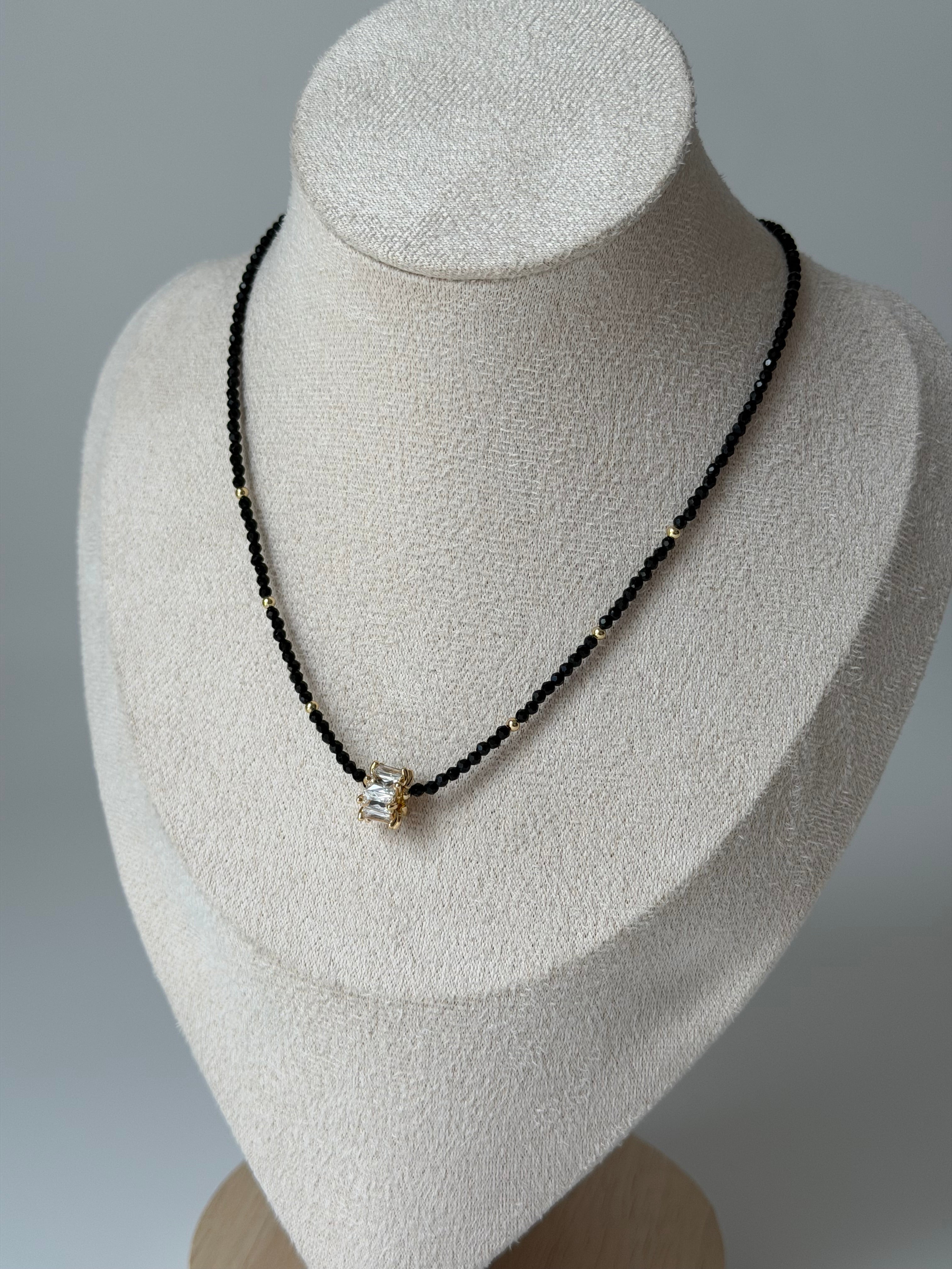 Boncuk Sıra Zirkon Taş Kolye