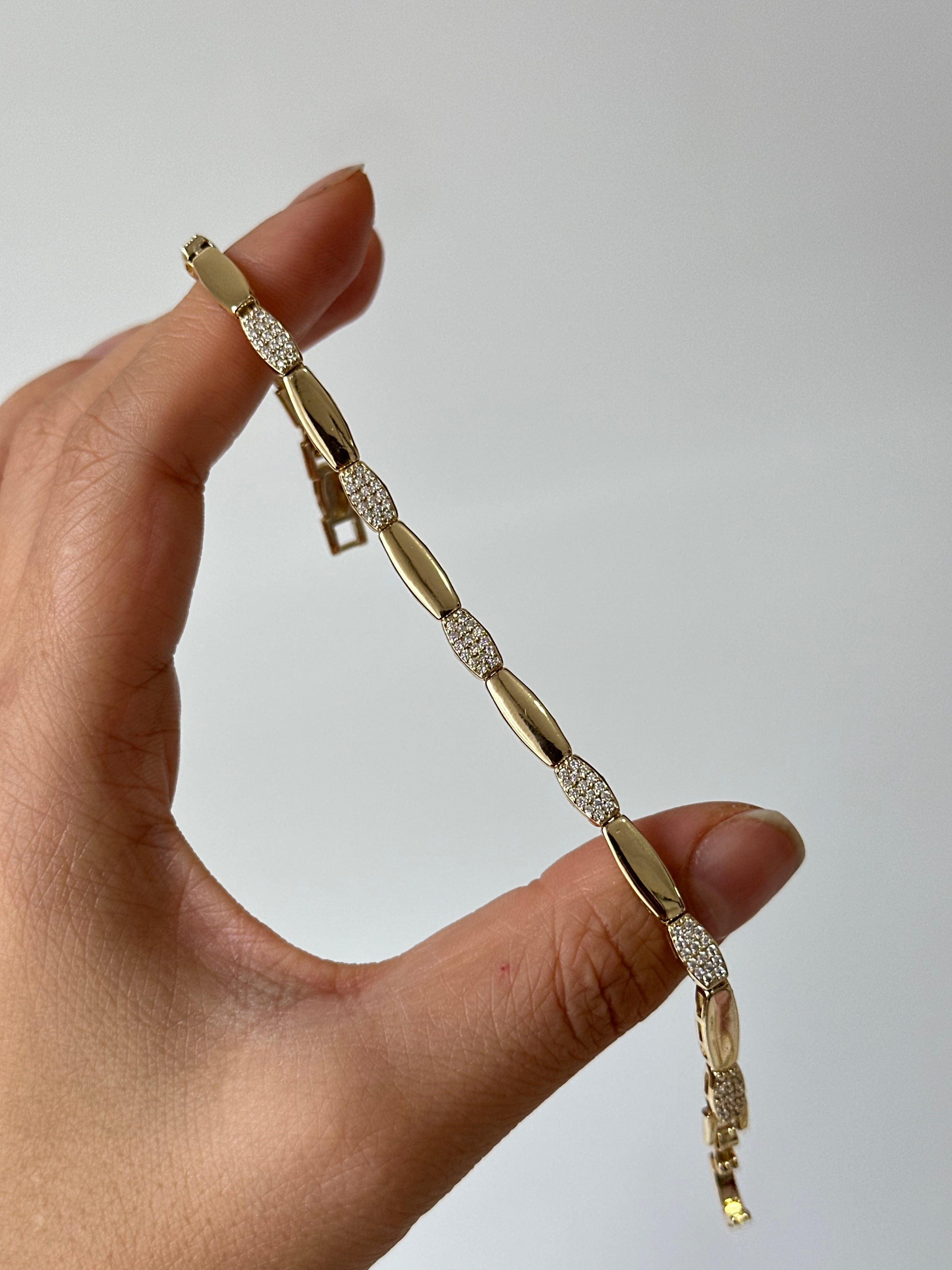 Elips Taş Sıra Bileklik