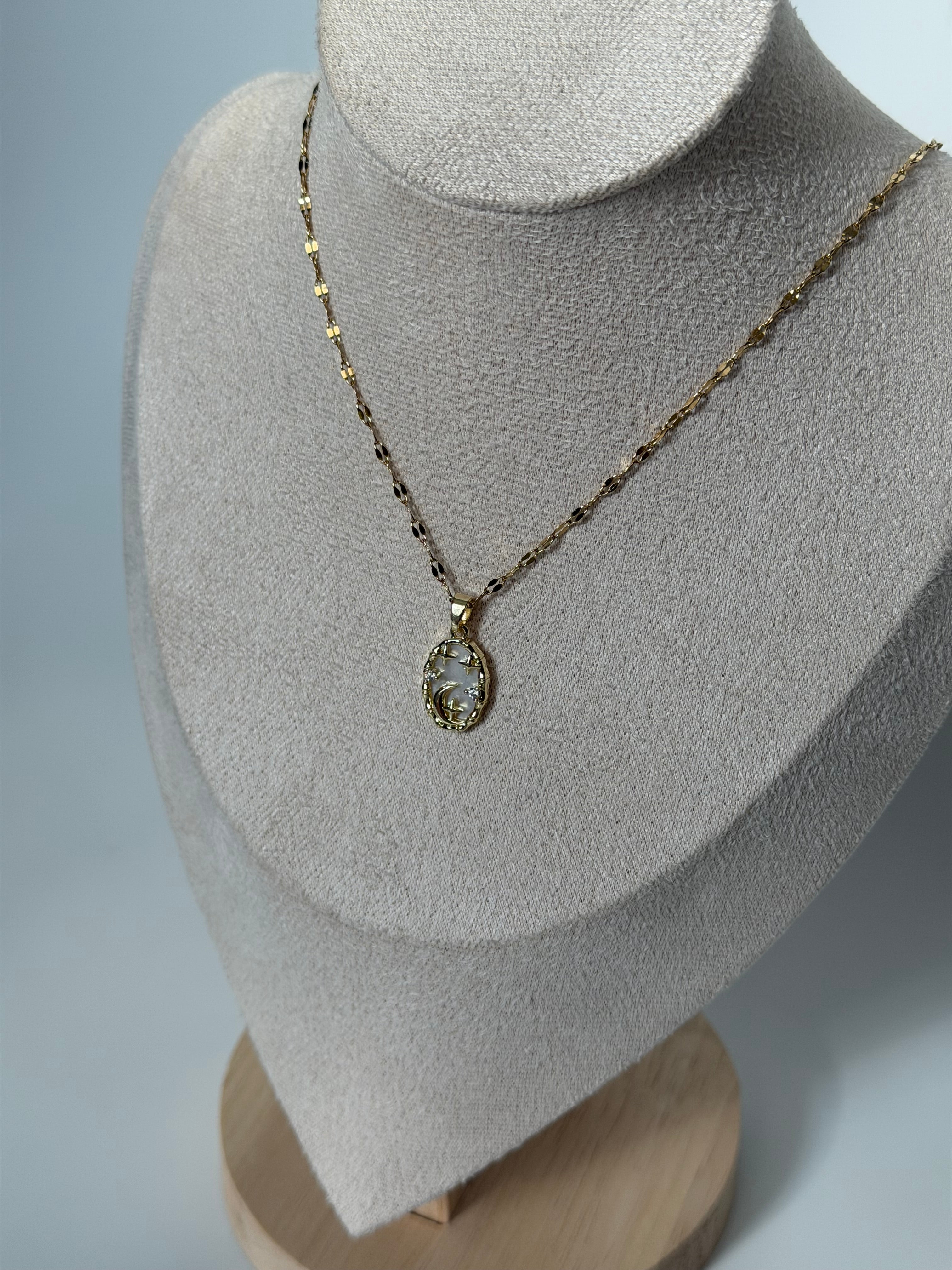 Ay Taşlı Parla Kolye