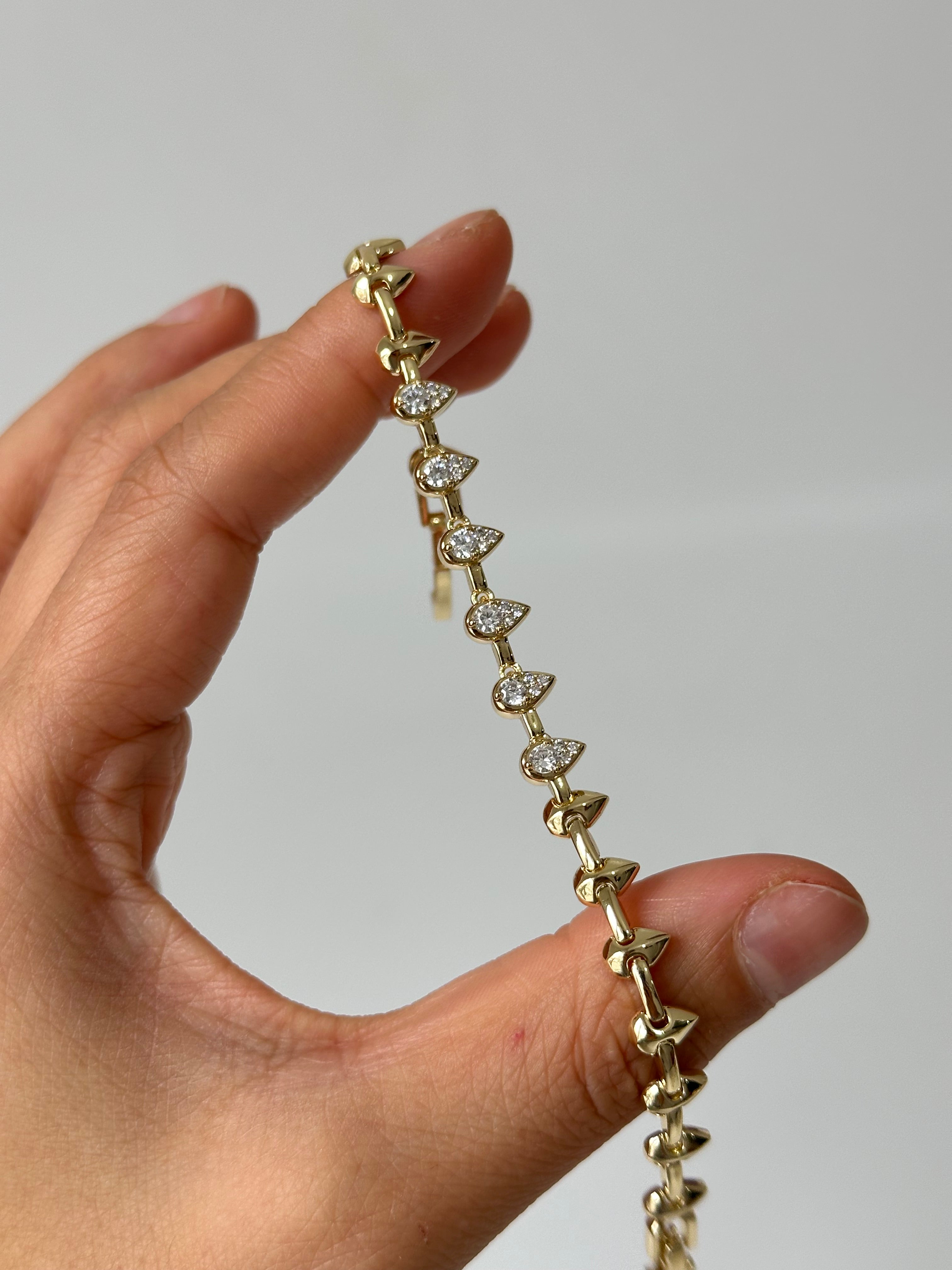 Quensy Elmas Taş Montur Bileklik