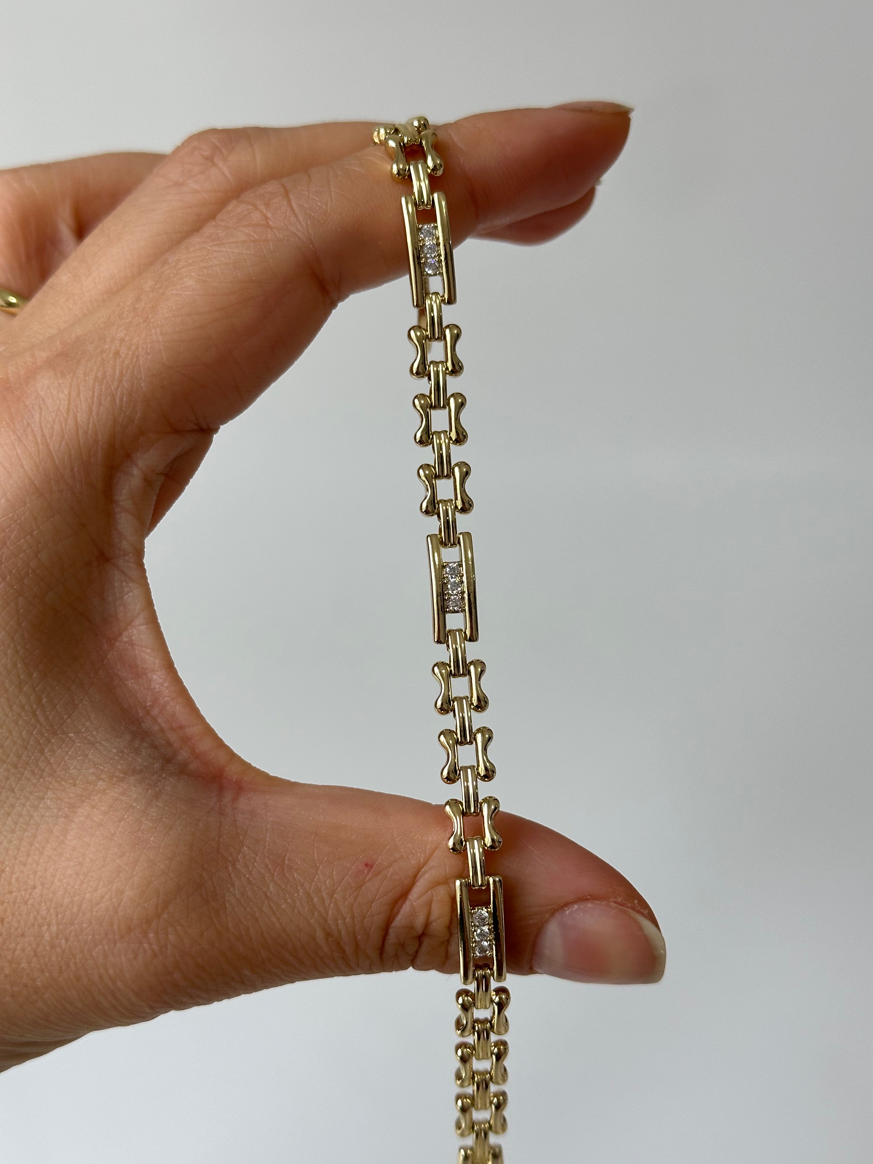 Kemik Plaka Detay Bileklik