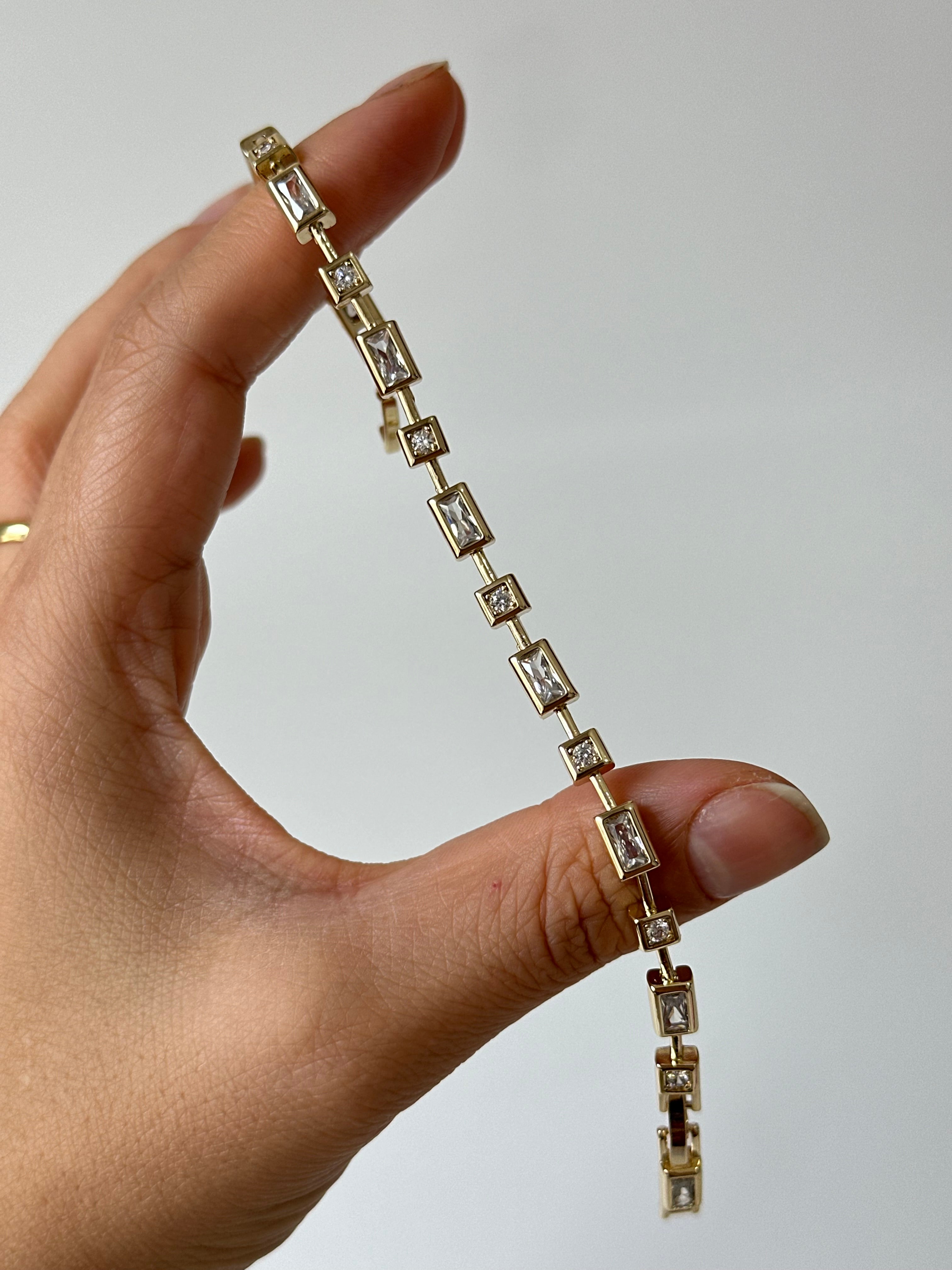 Kare Taş Boy Detay Bileklik 14k