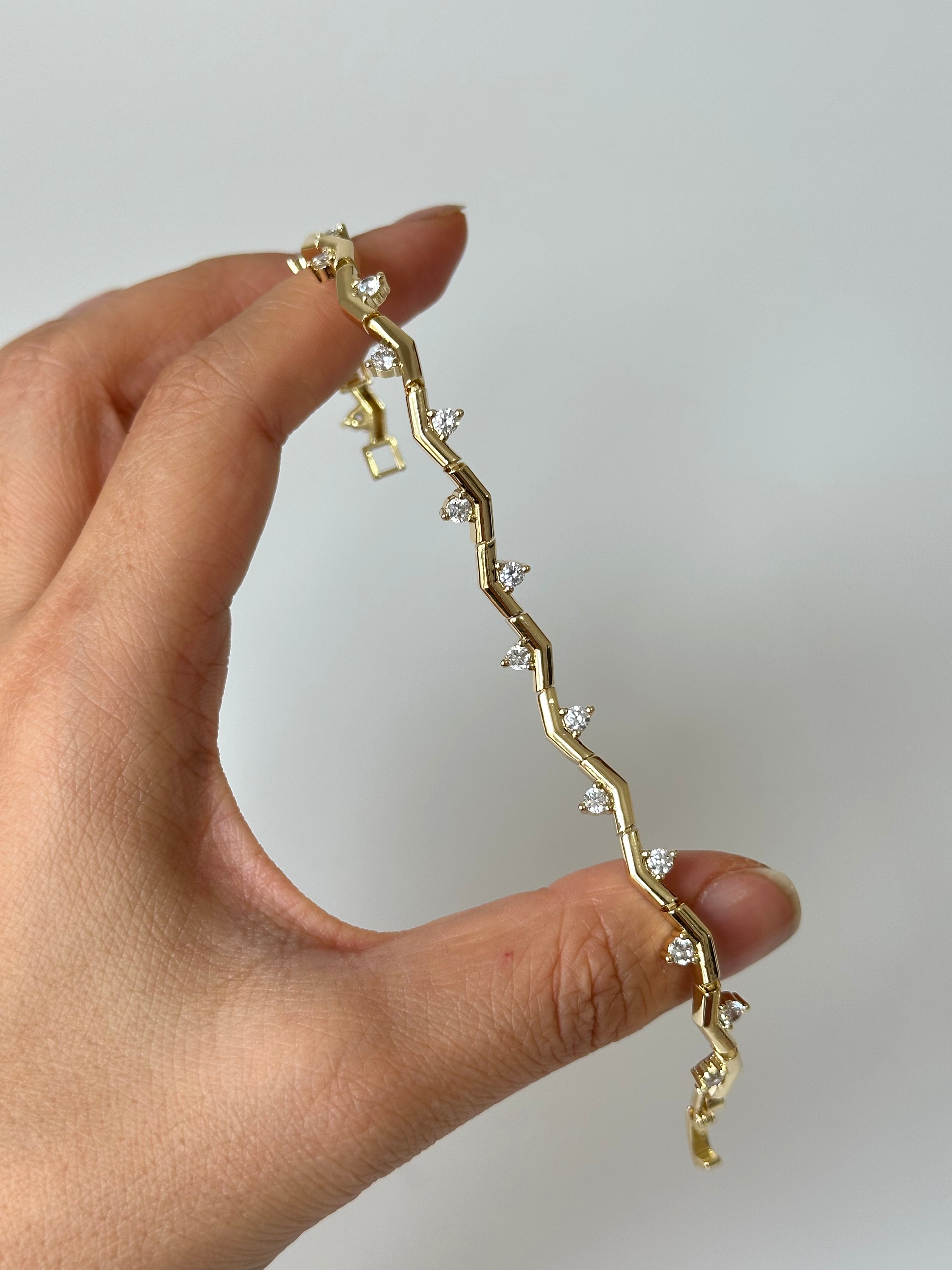 Üçgen Zikzak Detay Bileklik 14k