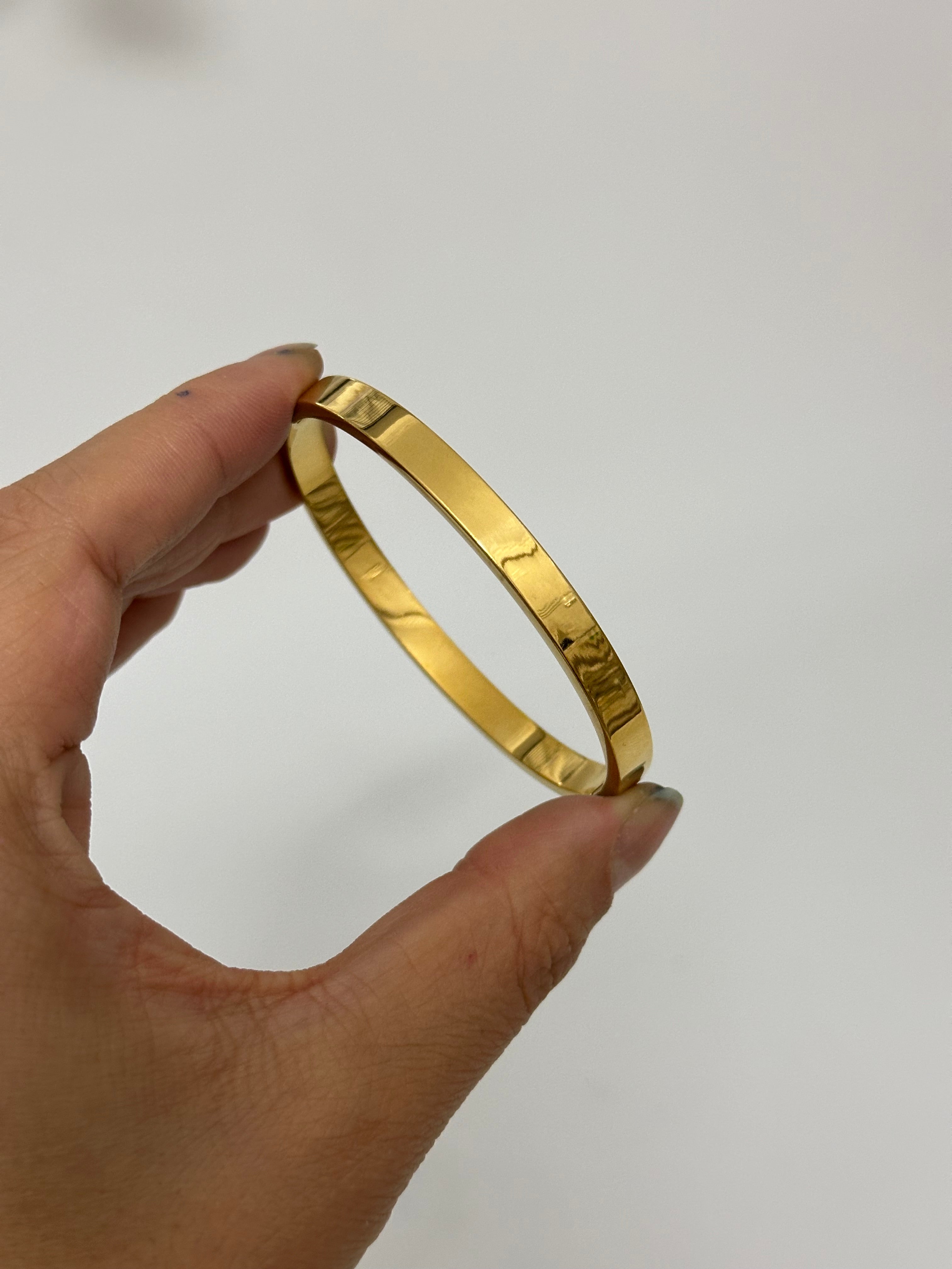 Düz desensiz küt çelik kelepçe