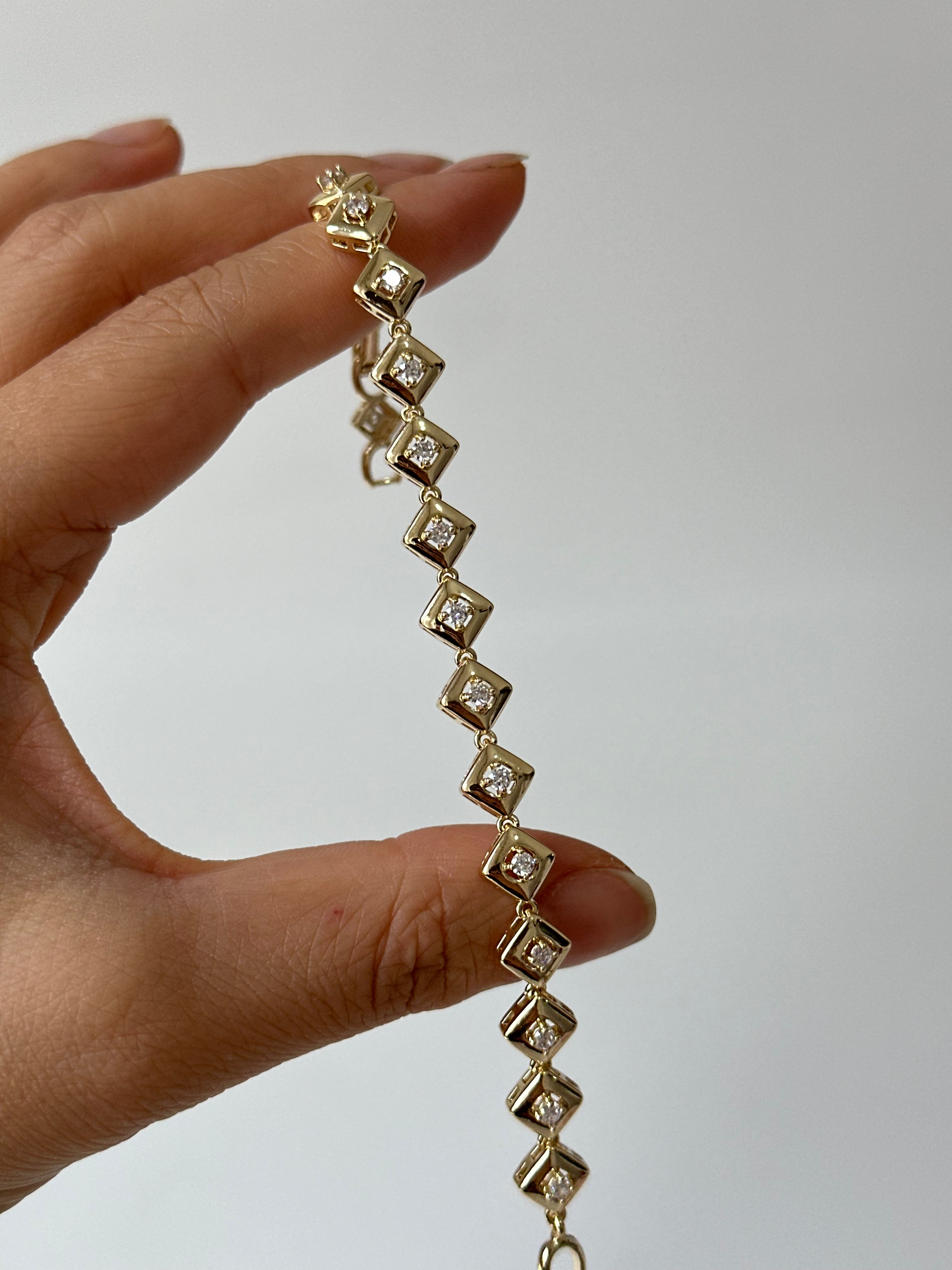 Üçgen Sıra Bileklik 14k