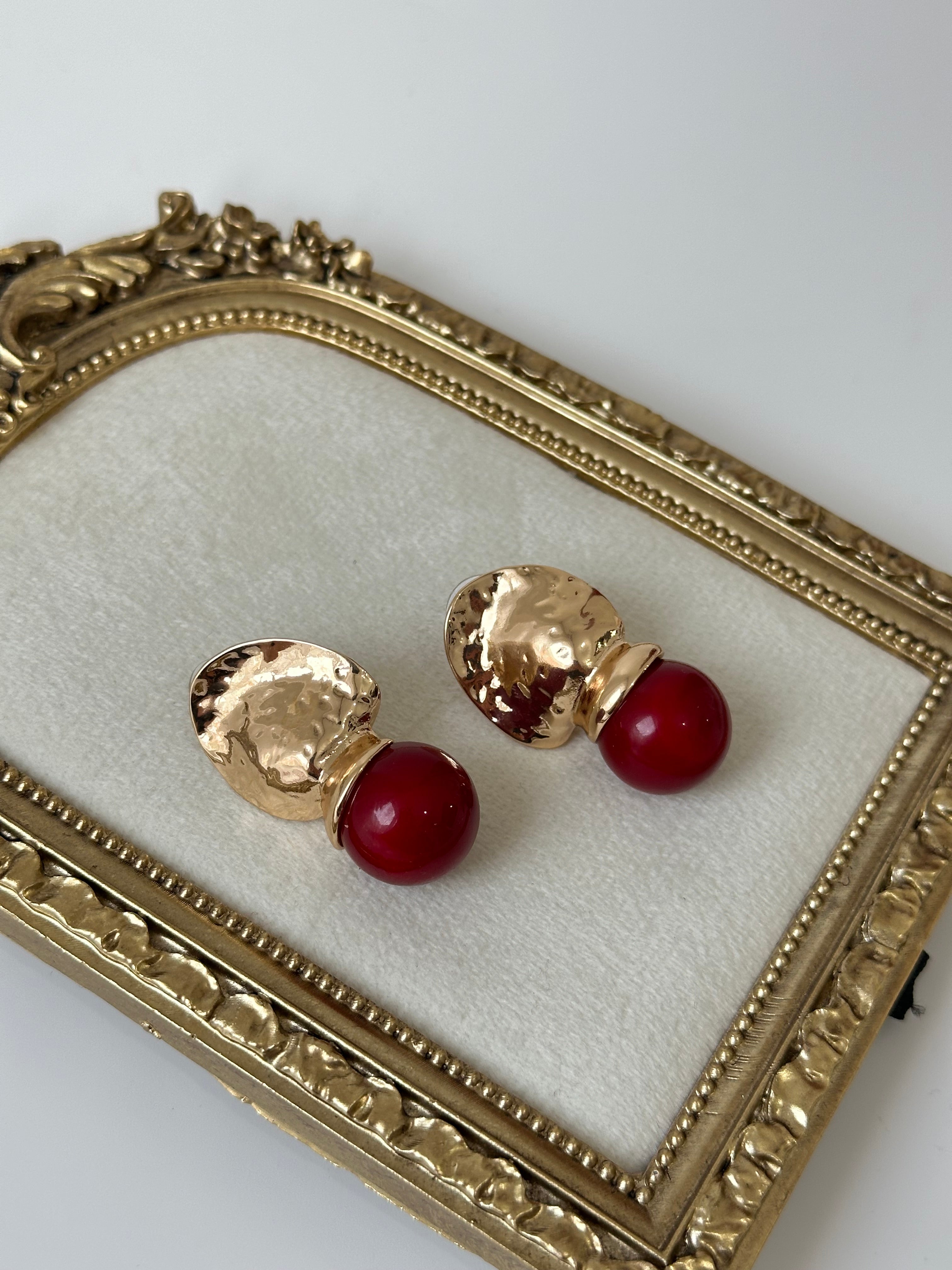 Bordo Plaka Detay Küpe