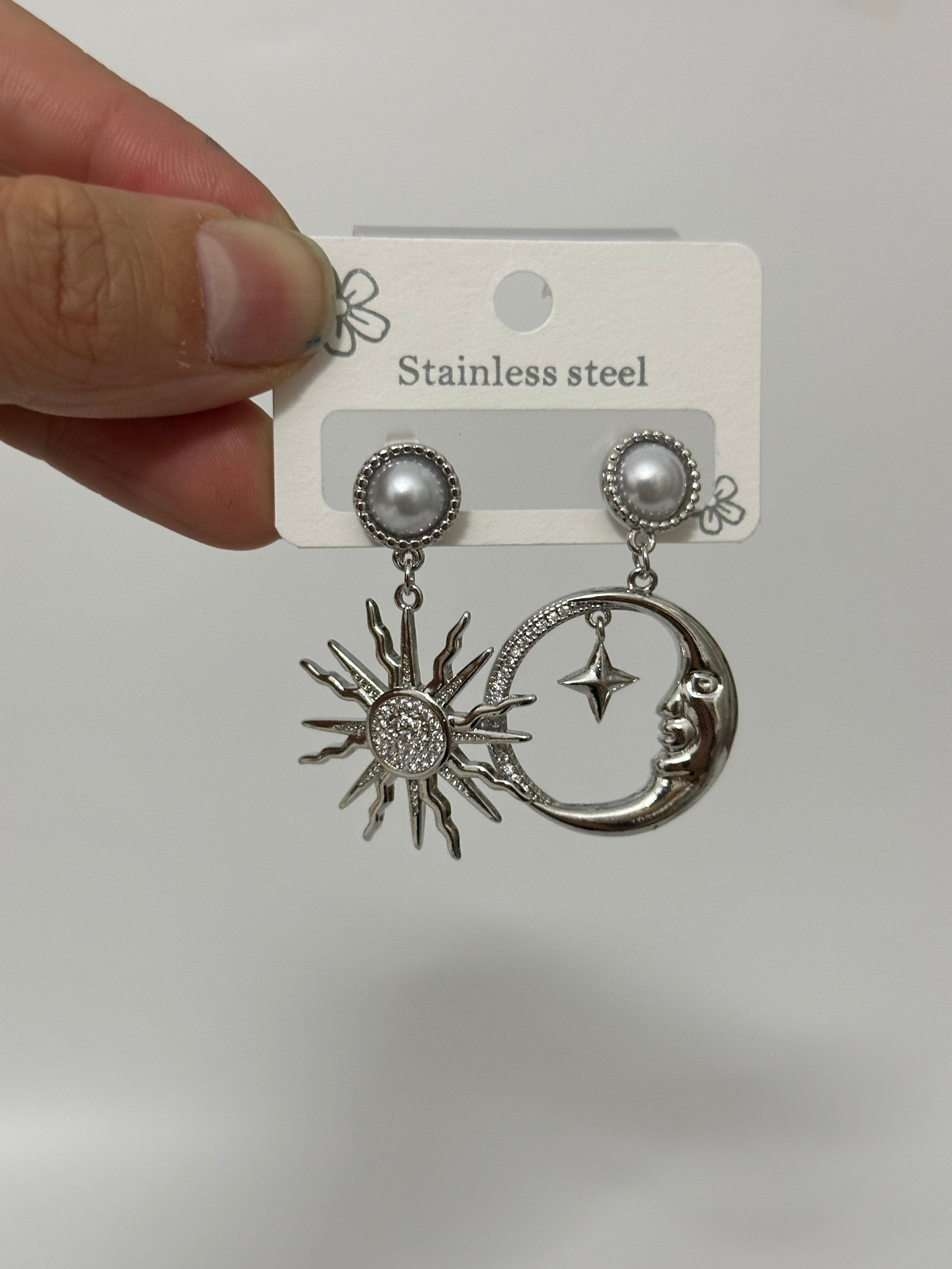 Güneş Hilal Silver Küpe