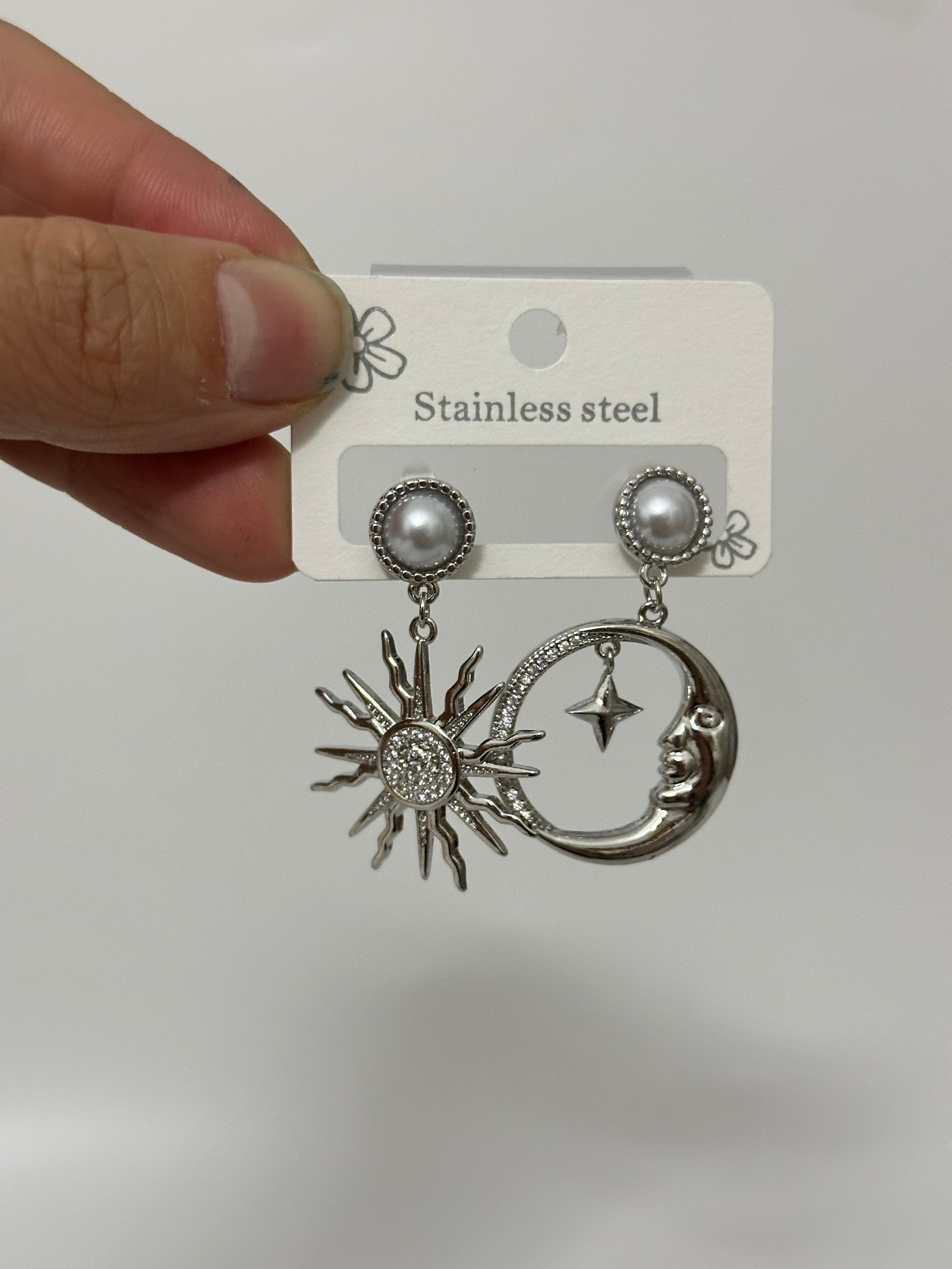 Güneş Hilal Silver Küpe